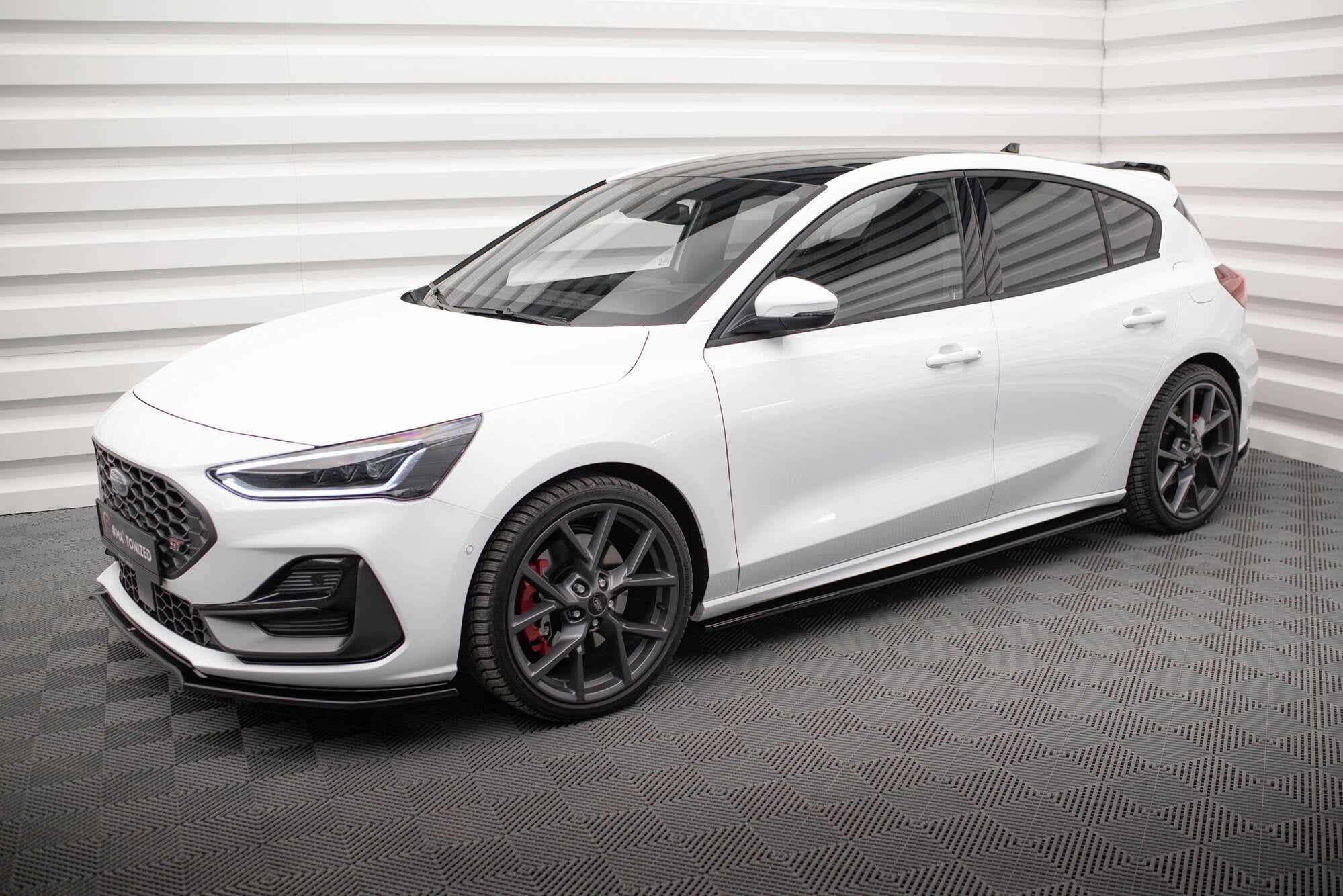 Maxton Design Difusores de taloneras laterales V.1 para Ford Focus ST / ST-Line Mk4 Facelift - imagen 2