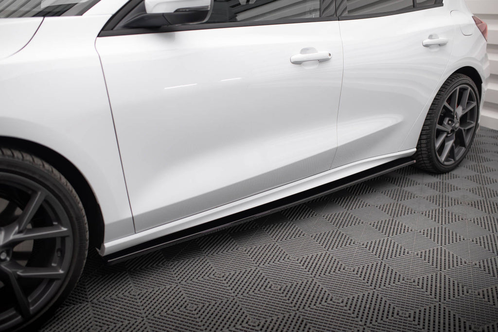 Maxton Design Difusores de taloneras laterales V.1 para Ford Focus ST / ST-Line Mk4 Facelift - imagen 1