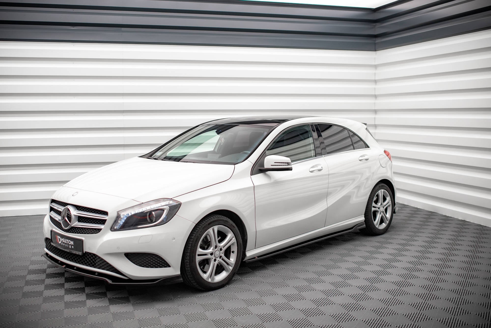 Maxton Design Difusores de taloneras laterales V.1 para Mercedes-Benz A W176 - imagen 3