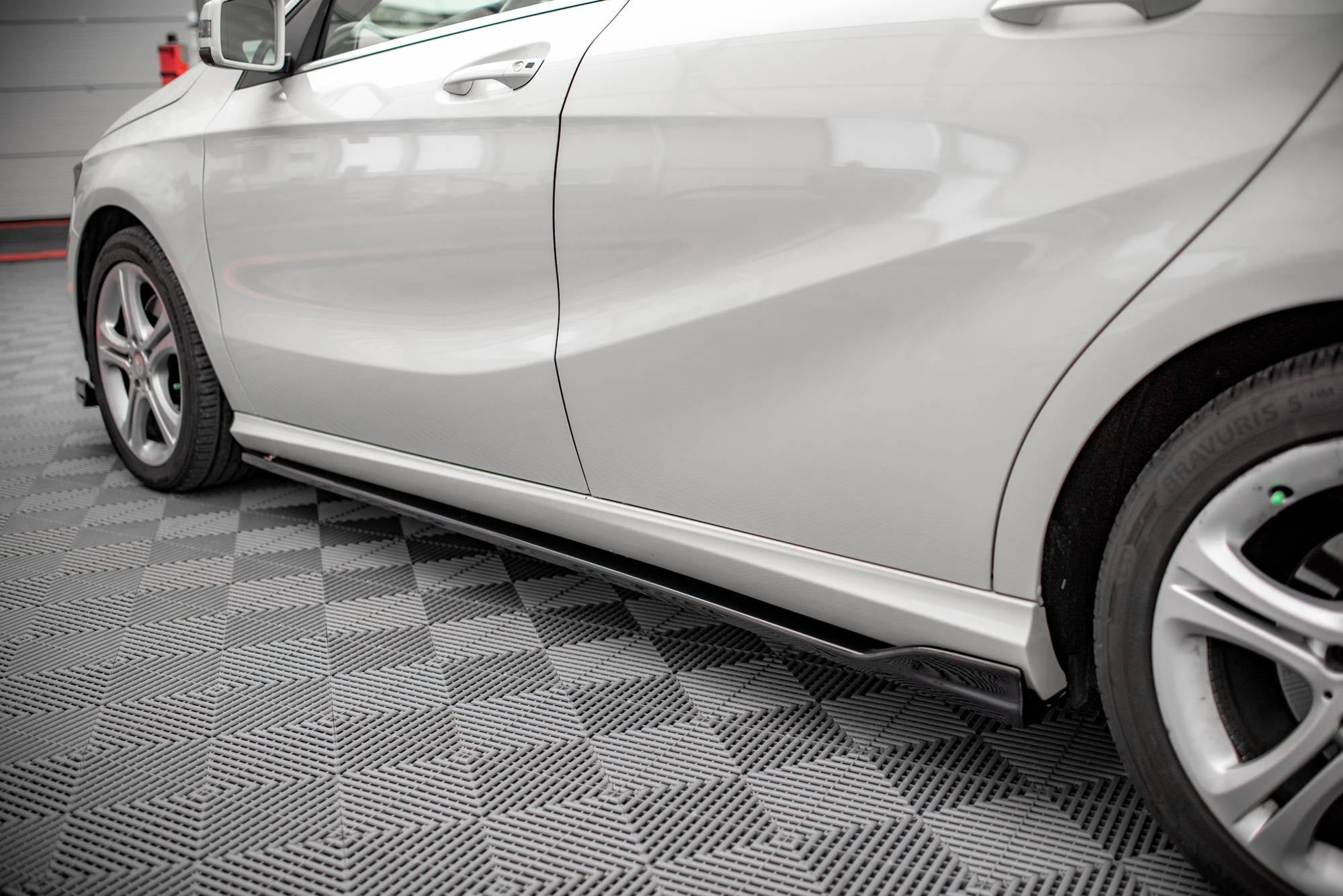 Maxton Design Difusores de taloneras laterales V.1 para Mercedes-Benz A W176 - imagen 1