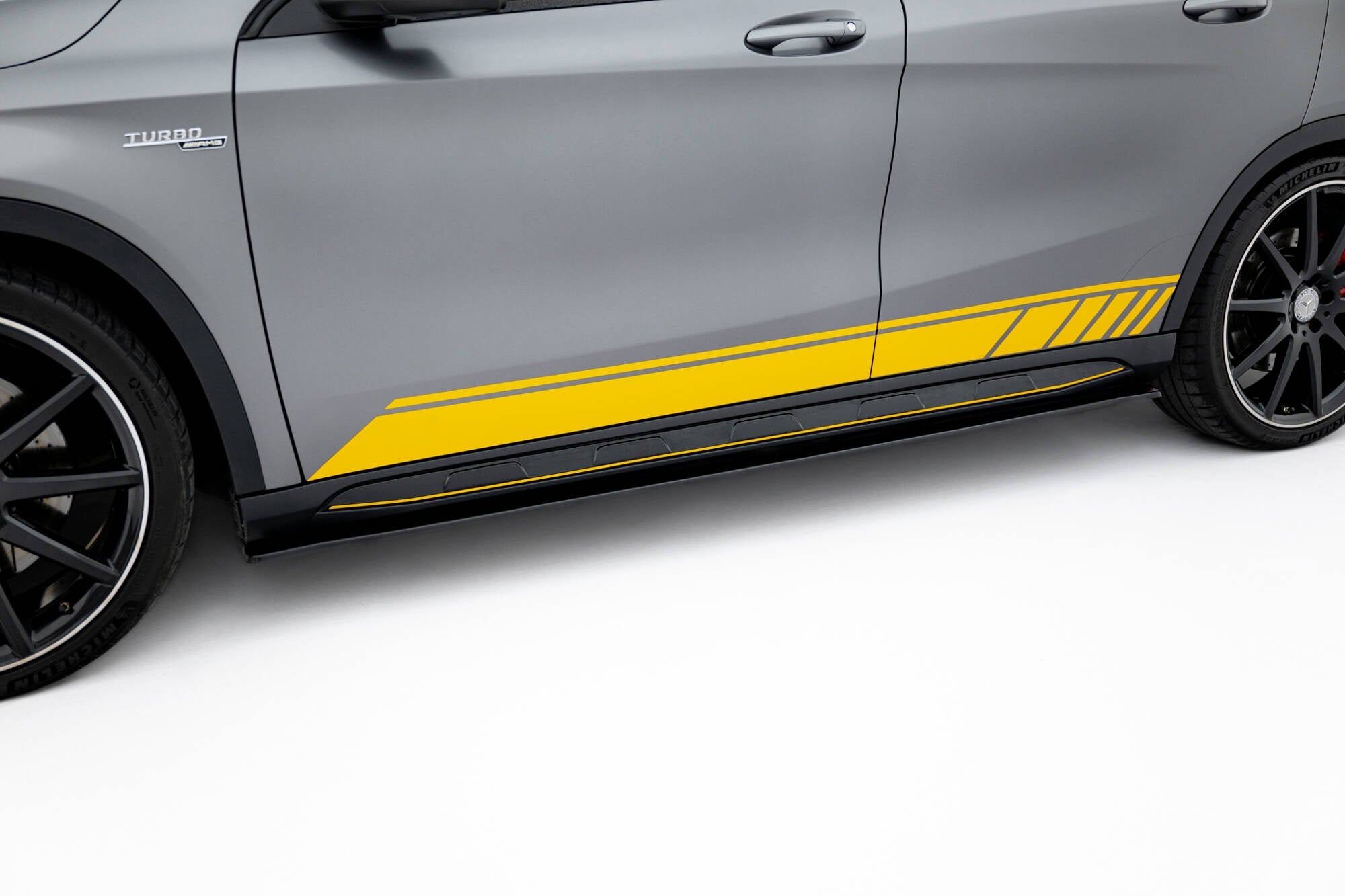 Maxton Design Difusores de taloneras laterales V.1 para Mercedes-Benz GLA 45 AMG - imagen 1