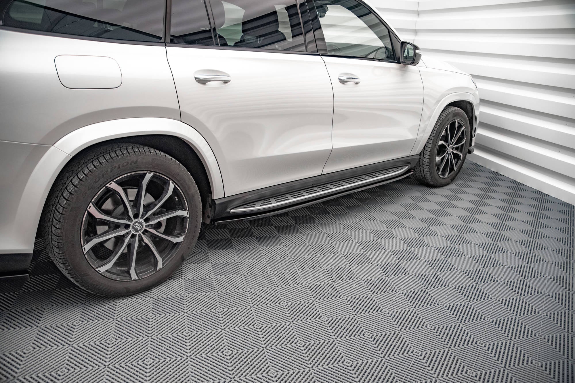 Maxton Design Difusores de taloneras laterales V.1 para Mercedes-Benz GLS AMG-Line X167/X167 Facelift - imagen 1