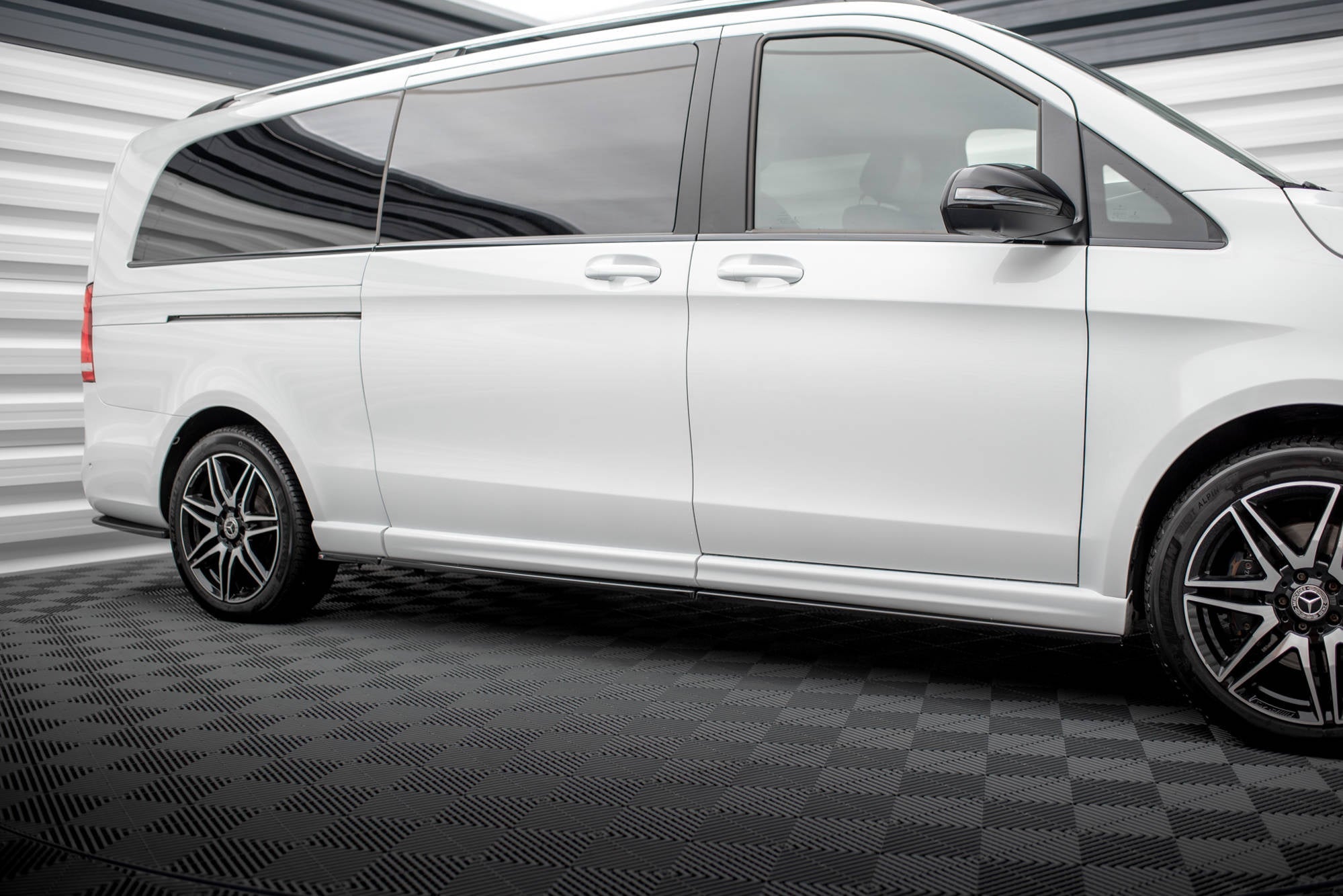 Maxton Design Difusores de taloneras laterales V.1 para Mercedes-Benz V-Class Extra Long AMG-Line W447 - imagen 2