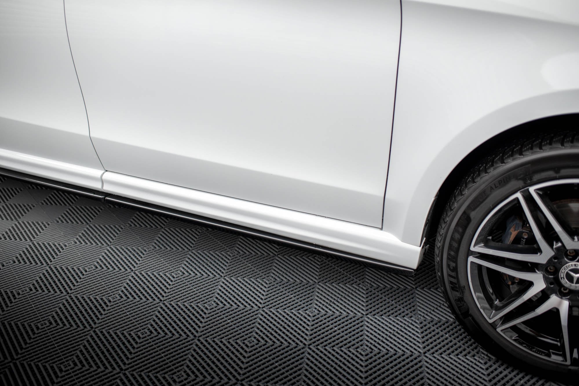 Maxton Design Difusores de taloneras laterales V.1 para Mercedes-Benz V-Class Extra Long AMG-Line W447 - imagen 4