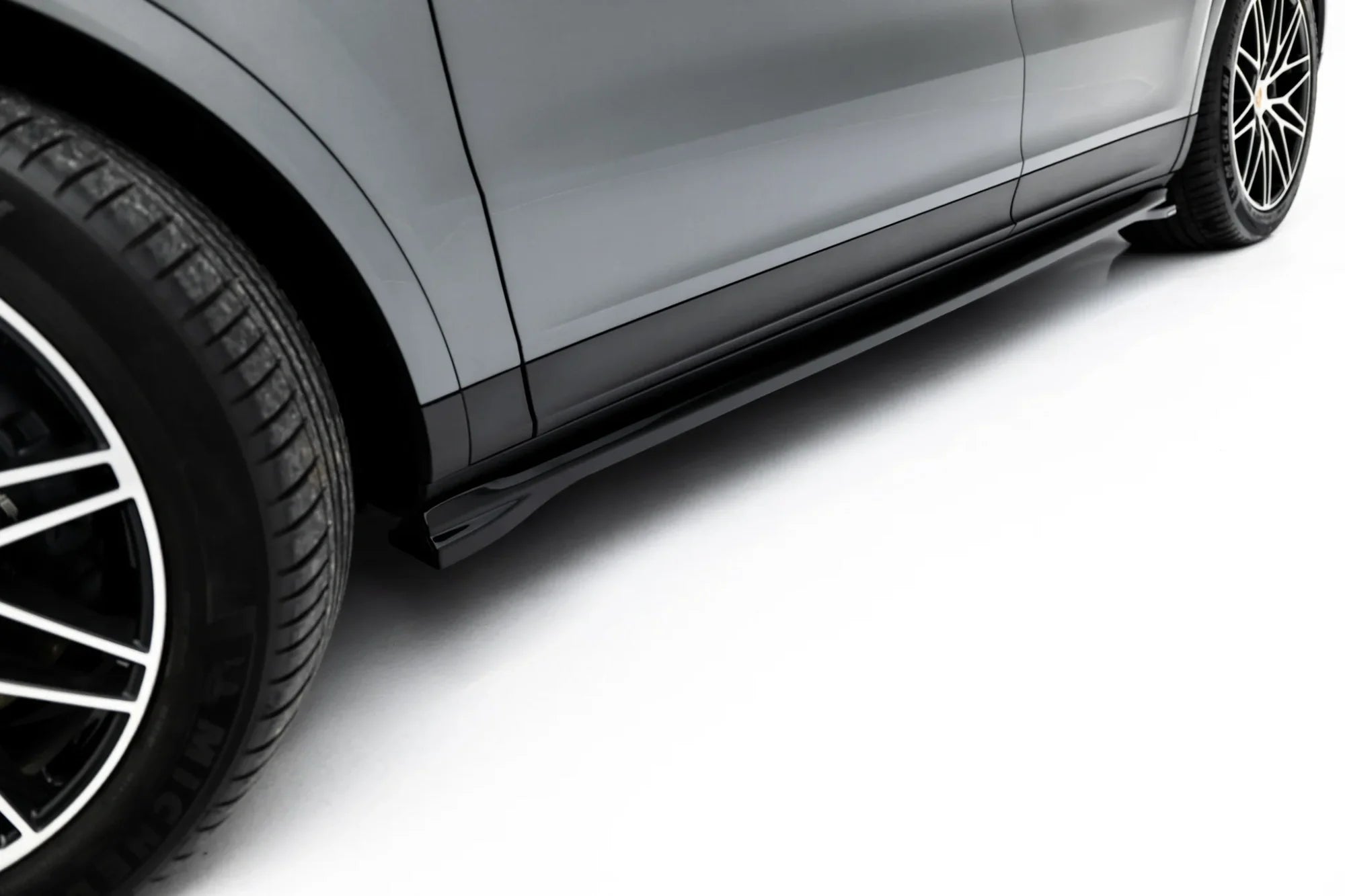Maxton Design Difusores de taloneras laterales V.1 para Porsche Cayenne SUV / Coupe Mk3 Facelift - imagen 3