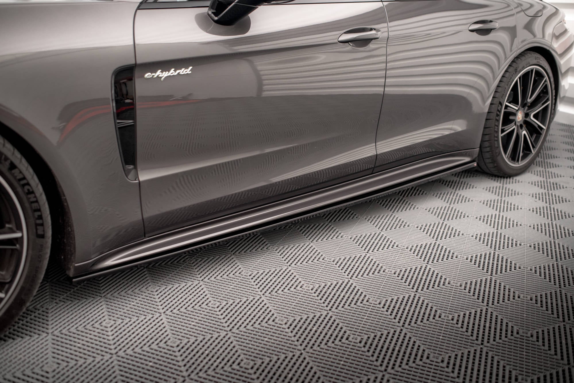 Maxton Design Difusores de taloneras laterales V.1 para Porsche Panamera Turbo S E-Hybrid / Panamera E-Hybrid / Panamera 4S 971 - imagen 1