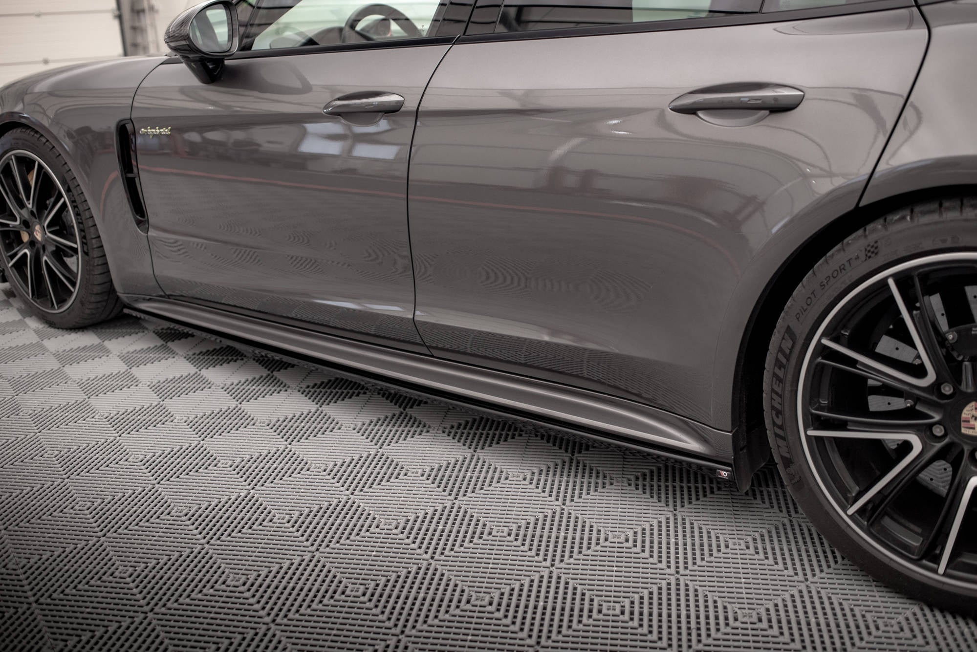 Maxton Design Difusores de taloneras laterales V.1 para Porsche Panamera Turbo S E-Hybrid / Panamera E-Hybrid / Panamera 4S 971 - imagen 3