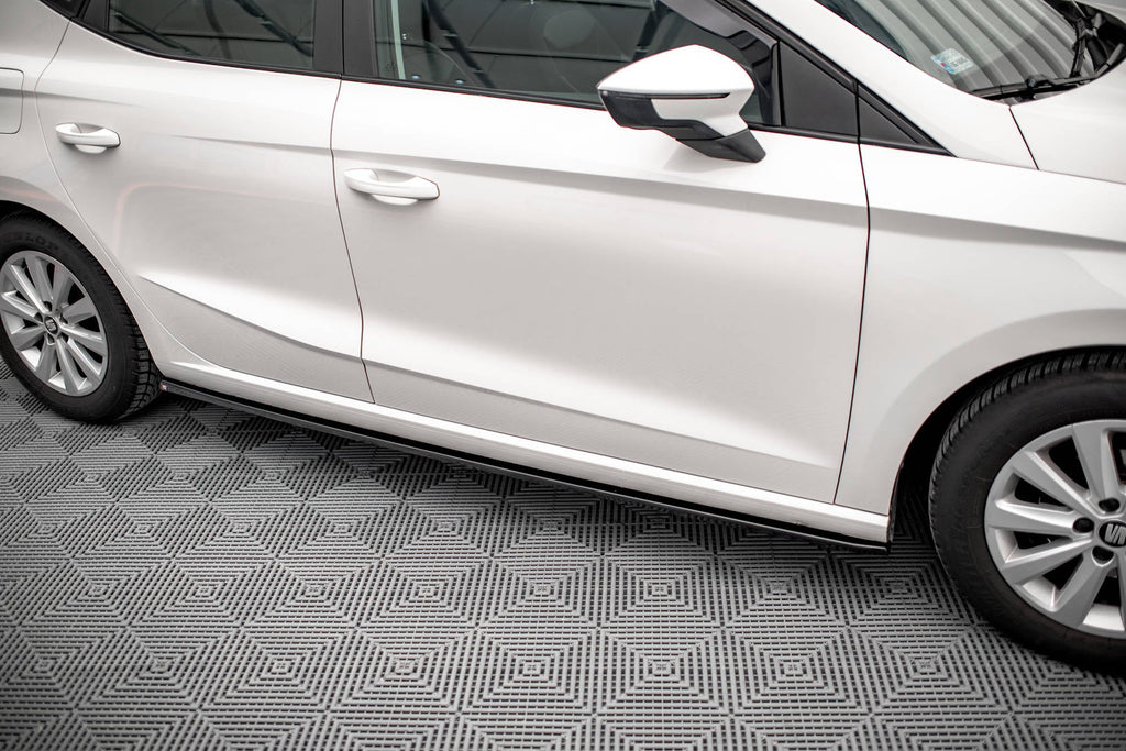 Maxton Design Difusores de taloneras laterales V.1 para Seat Ibiza FR/ Standard Mk5 - imagen 1