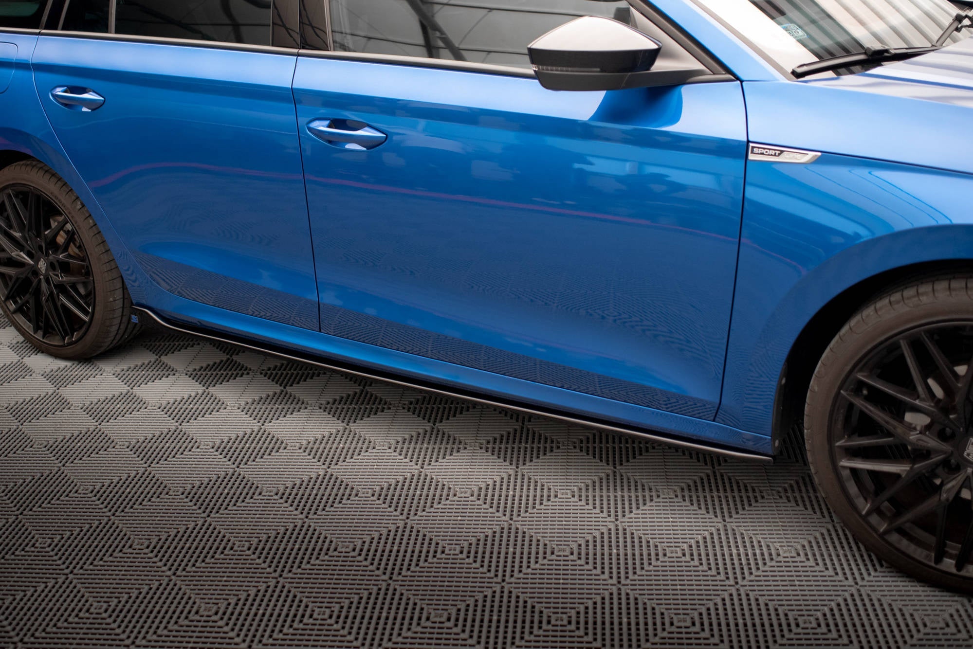 Maxton Design Difusores de taloneras laterales V.1 para Skoda Octavia Mk4 - imagen 2
