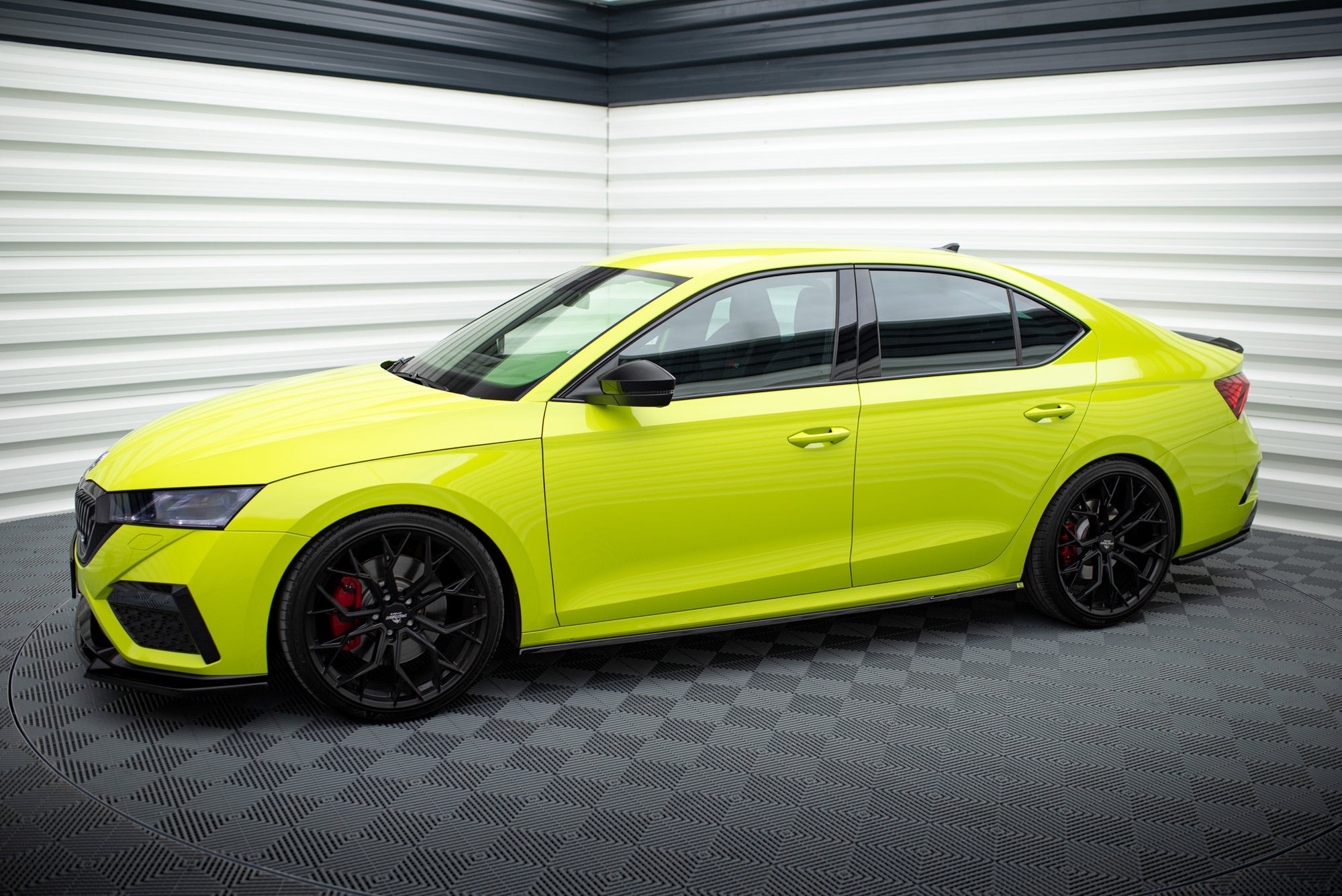 Maxton Design Difusores de taloneras laterales V.1 para Skoda Octavia RS Liftback / Combi Mk4 Facelift - imagen 2