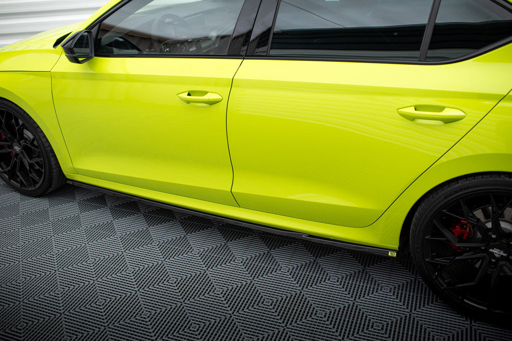 Maxton Design Difusores de taloneras laterales V.1 para Skoda Octavia RS Liftback / Combi Mk4 Facelift - imagen 1