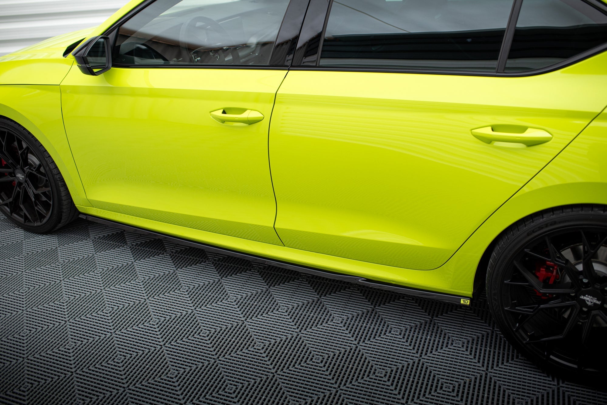 Maxton Design Difusores de taloneras laterales V.1 para Skoda Octavia RS Liftback / Combi Mk4 Facelift - imagen 1