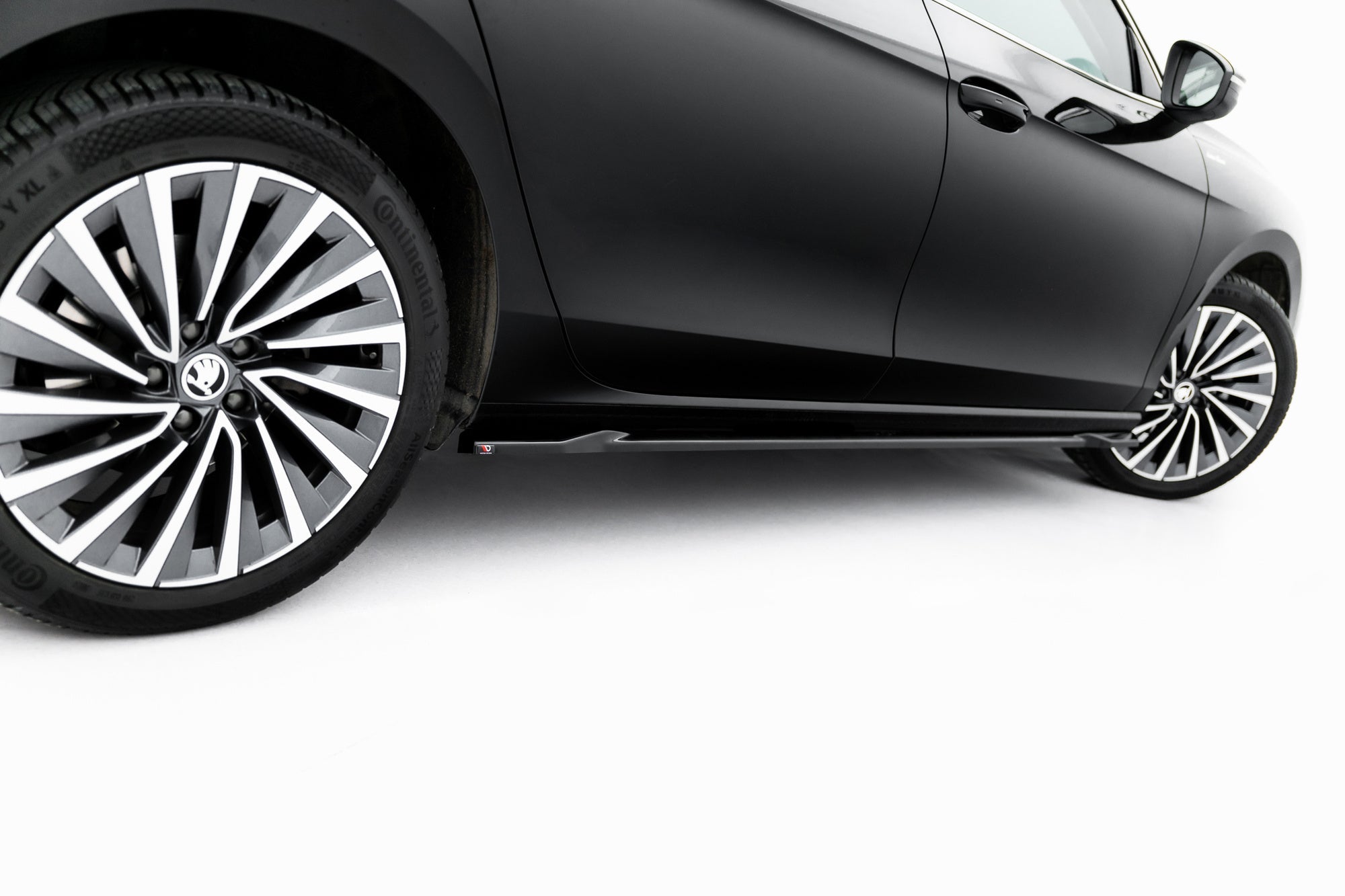 Maxton Design Difusores de taloneras laterales V.1 para Skoda Superb Mk4 - imagen 3