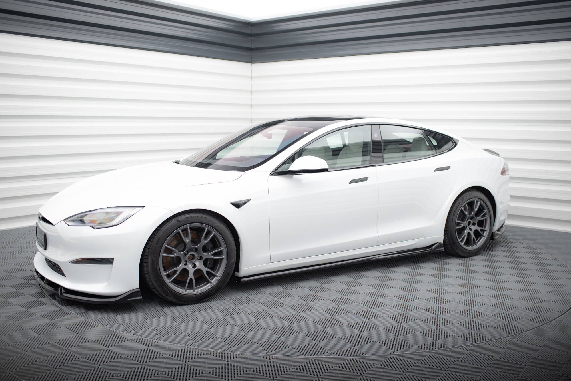 Maxton Design Difusores de taloneras laterales V.1 para Tesla Model S Plaid Mk1 Facelift - imagen 2
