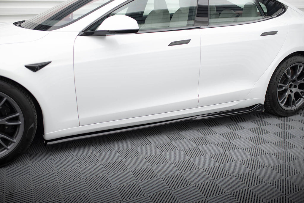 Maxton Design Difusores de taloneras laterales V.1 para Tesla Model S Plaid Mk1 Facelift - imagen 1