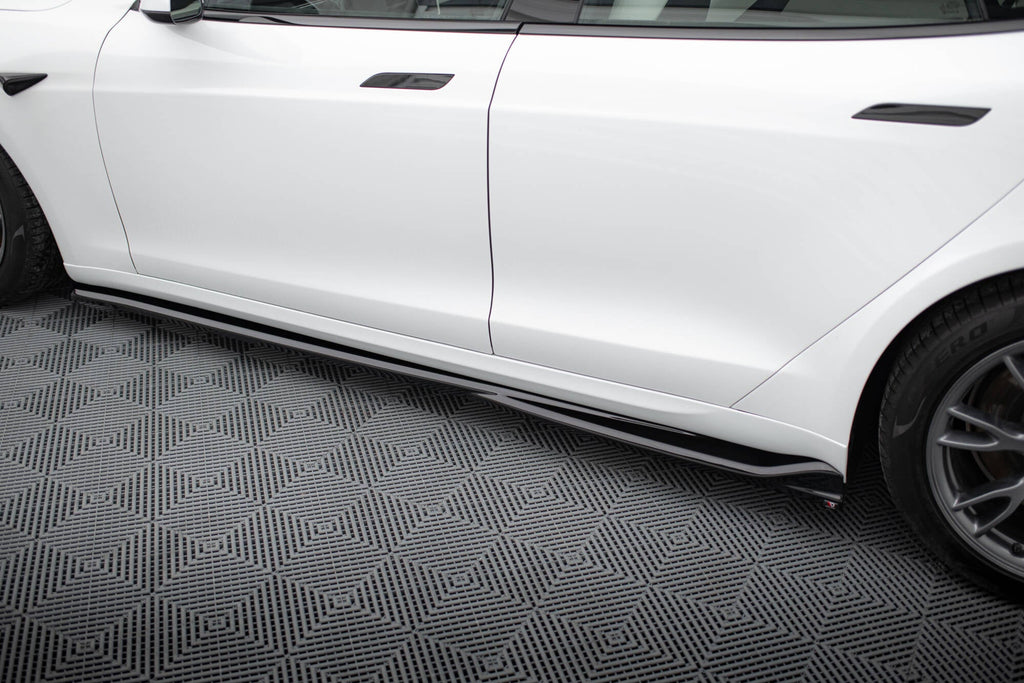 Maxton Design Difusores de taloneras laterales V.1 para Tesla Model S Plaid Mk1 Facelift - imagen 3
