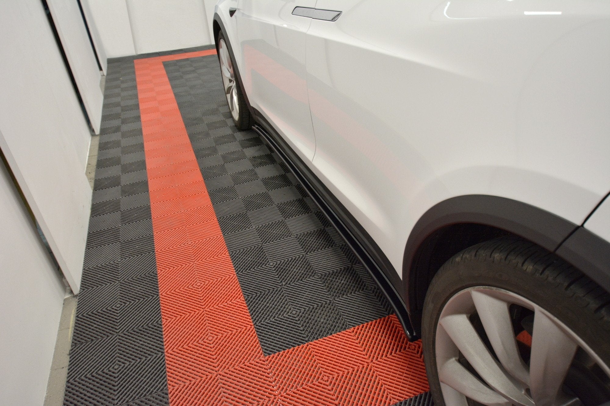 Maxton Design Difusores de taloneras laterales V.1 para Tesla Model X Mk1 - imagen 3