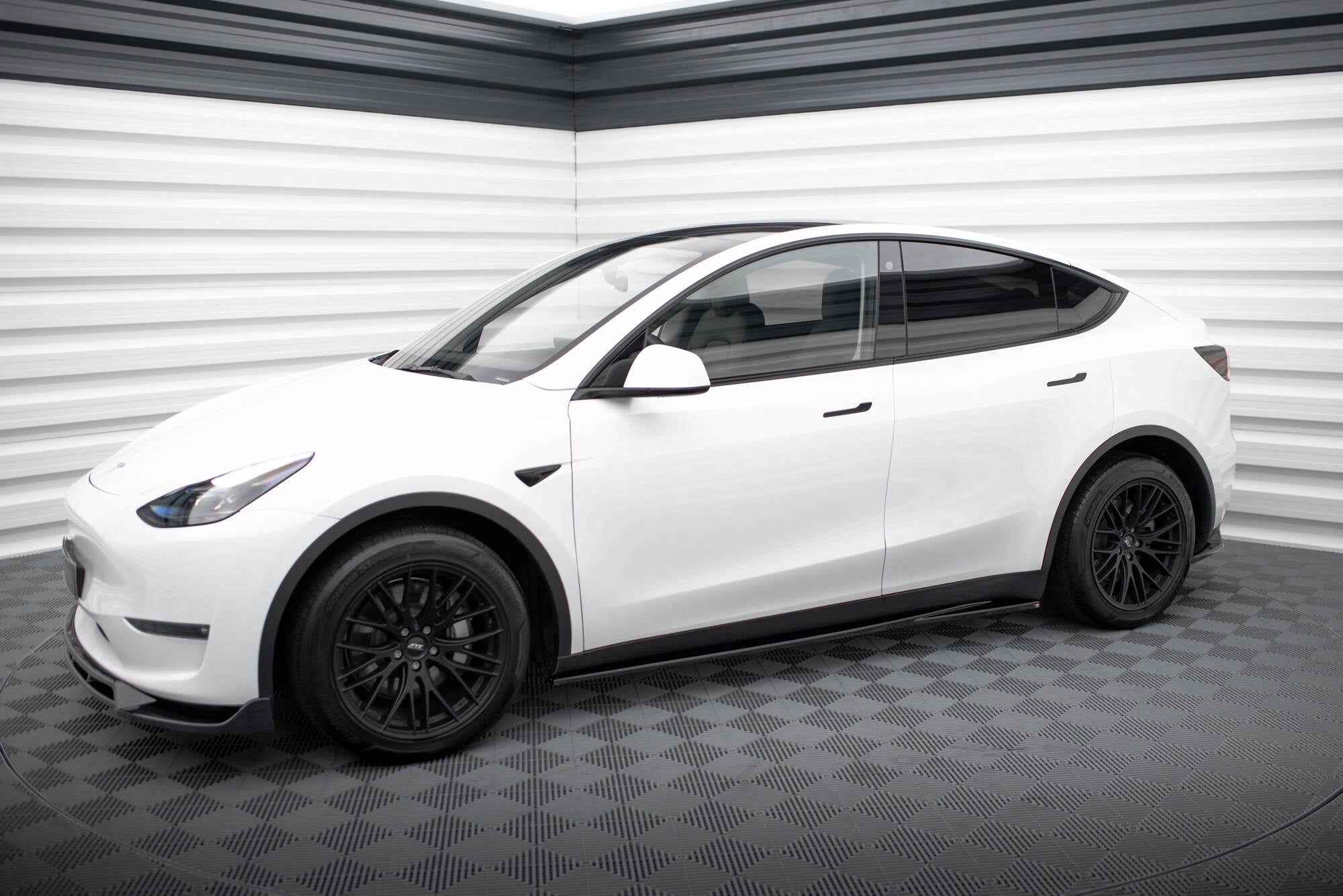 Maxton Design Difusores de taloneras laterales V.1 para Tesla Model Y - imagen 5
