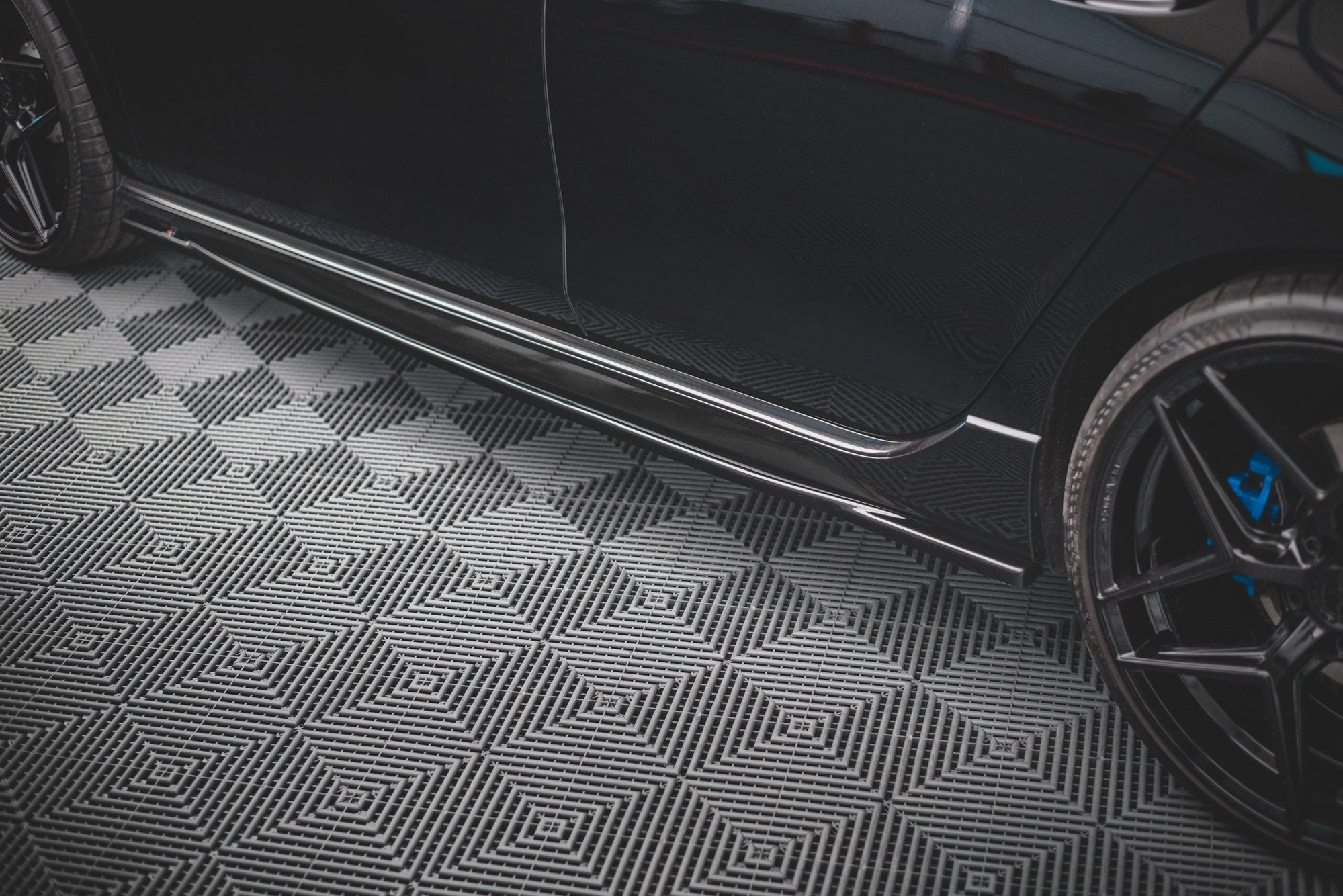 Maxton Design Difusores de taloneras laterales V.1 para Volkswagen Golf R Hatchback Mk8 - imagen 3