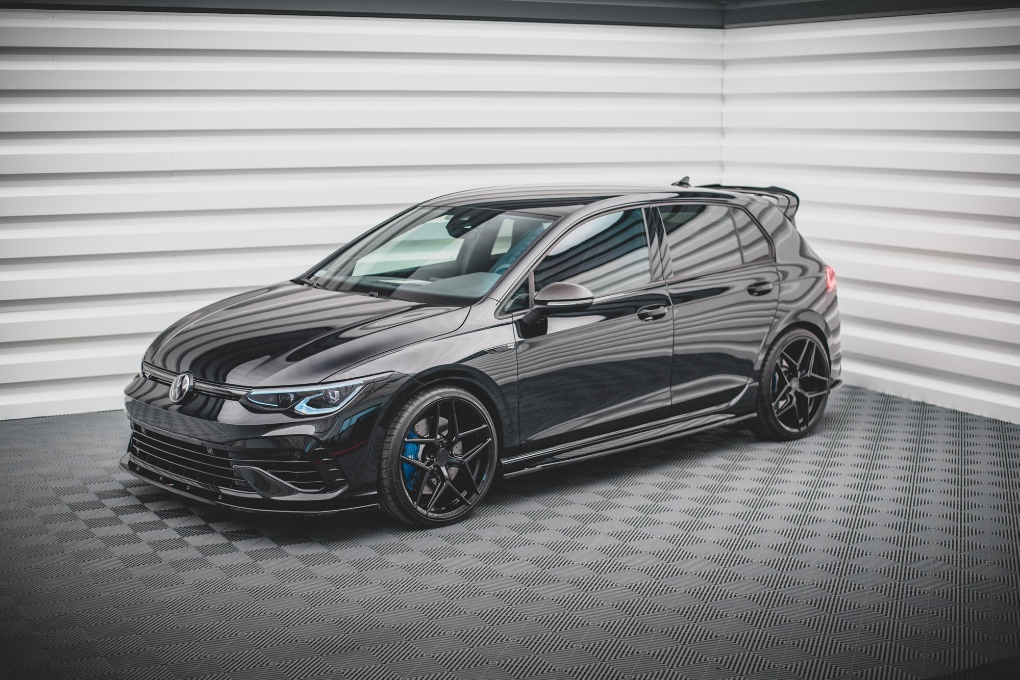 Maxton Design Difusores de taloneras laterales V.1 para Volkswagen Golf R Hatchback Mk8 - imagen 4