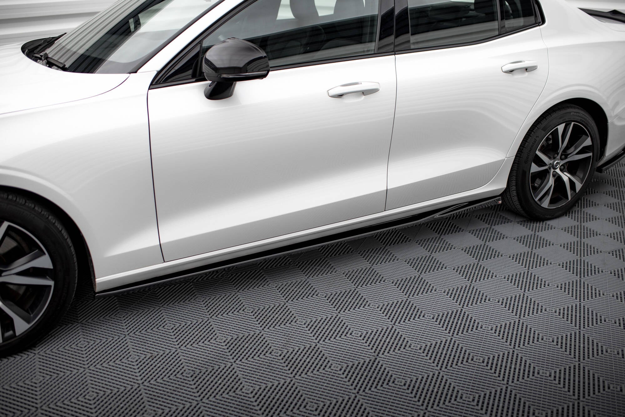 Maxton Design Difusores de taloneras laterales V.1 para Volvo S60/V60 R-Design Mk3 - imagen 1