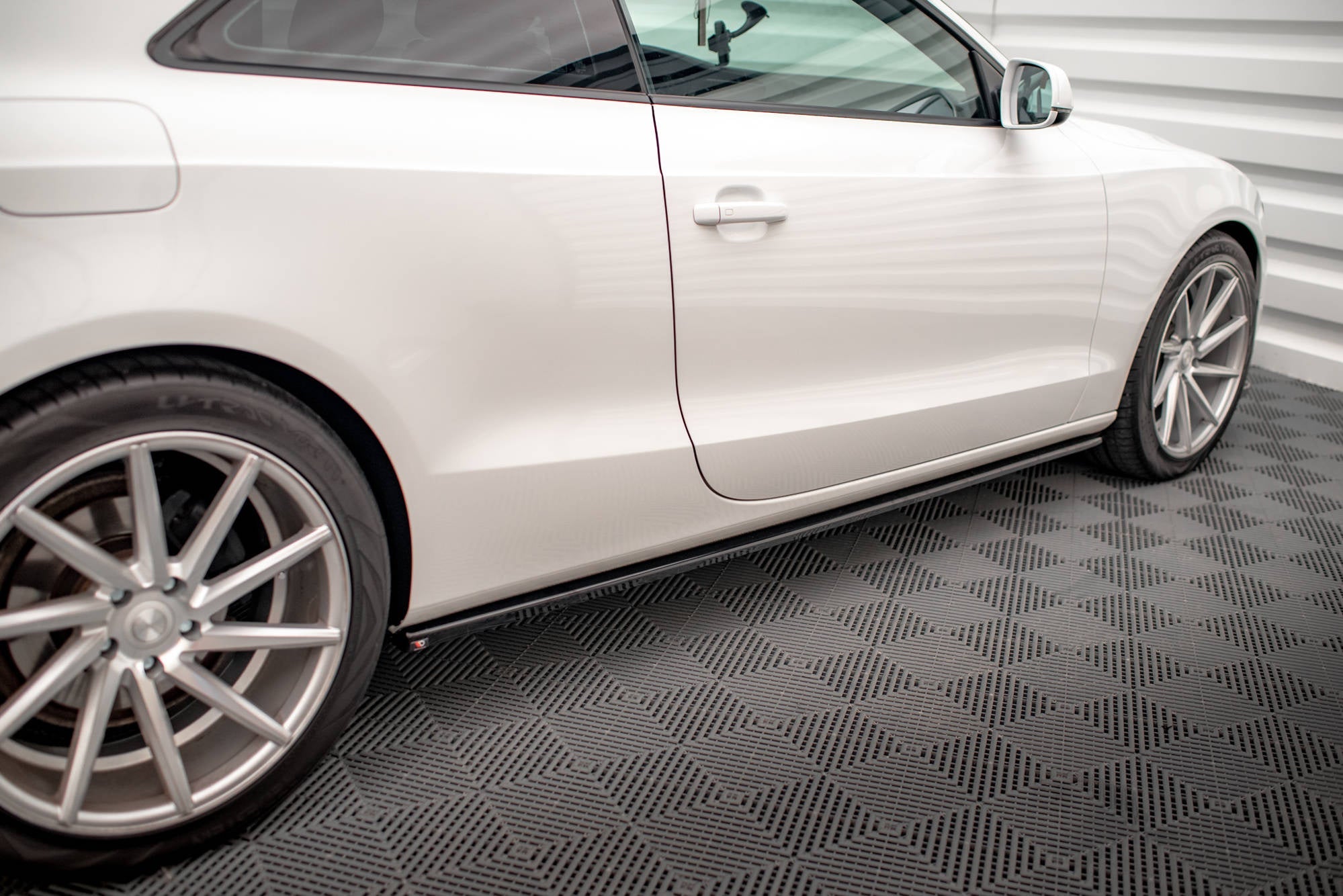 Maxton Design Difusores de taloneras laterales V.2 para Audi A5 / A5 S-Line / S5 Coupe 8T - imagen 2