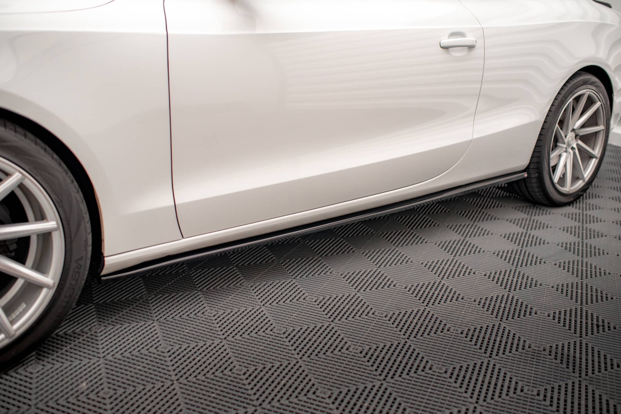 Maxton Design Difusores de taloneras laterales V.2 para Audi A5 / A5 S-Line / S5 Coupe 8T - imagen 1