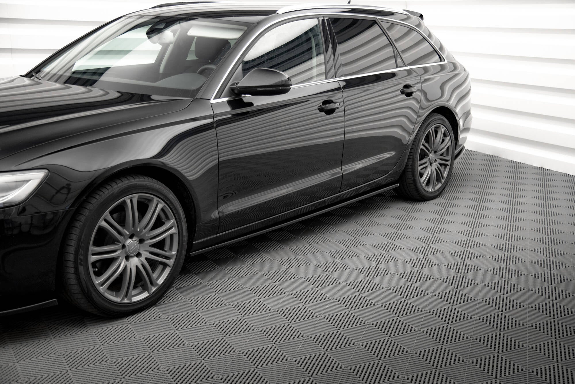 Maxton Design Difusores de taloneras laterales V.2 para Audi A6 C7 - imagen 1
