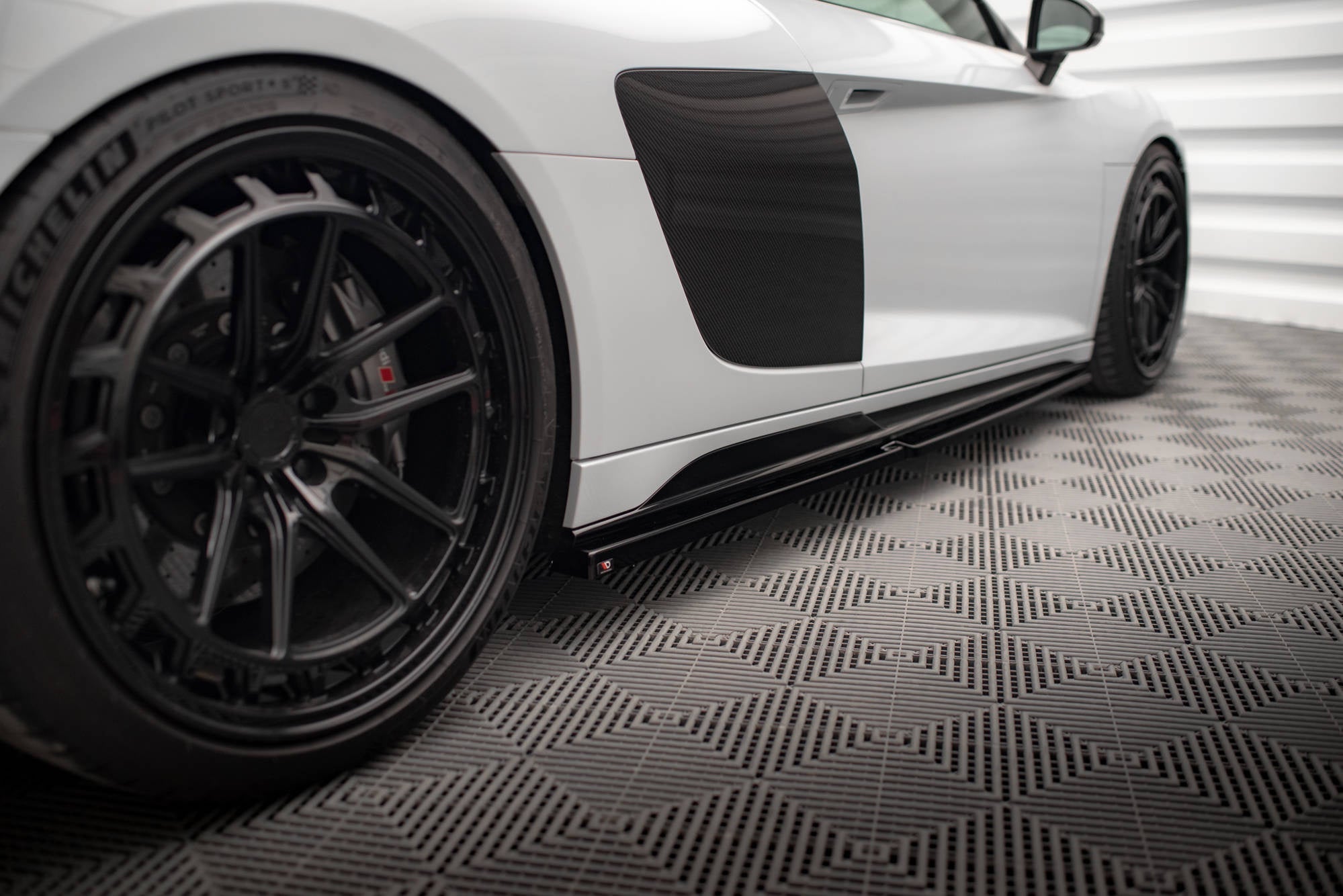 Maxton Design Difusores de taloneras laterales V.2 para Audi R8 Mk2 Facelift - imagen 2