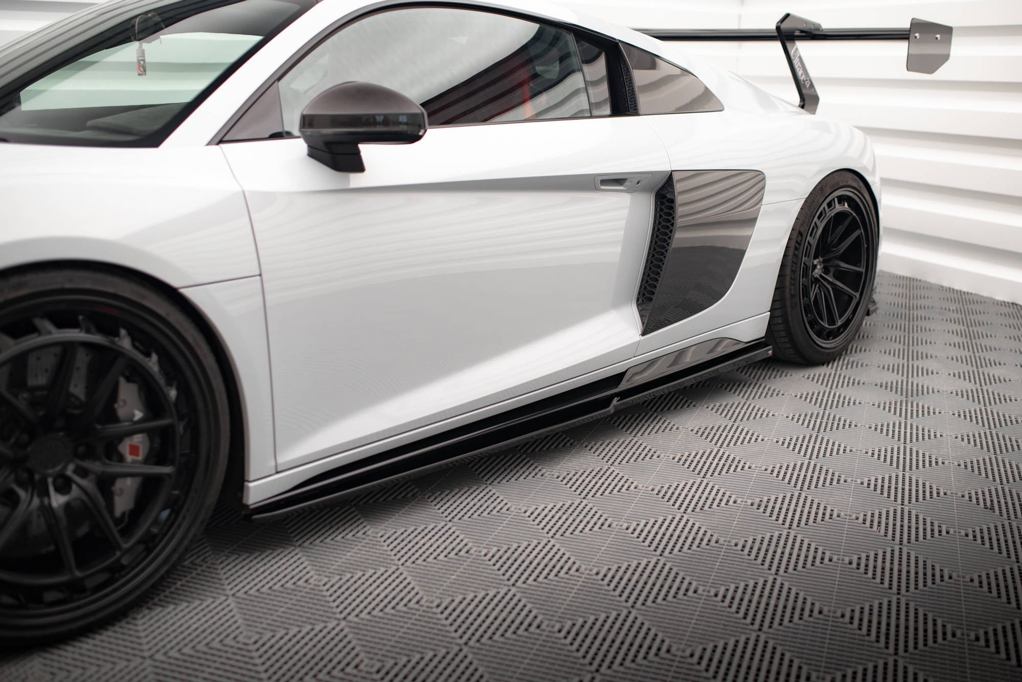 Maxton Design Difusores de taloneras laterales V.2 para Audi R8 Mk2 Facelift - imagen 1