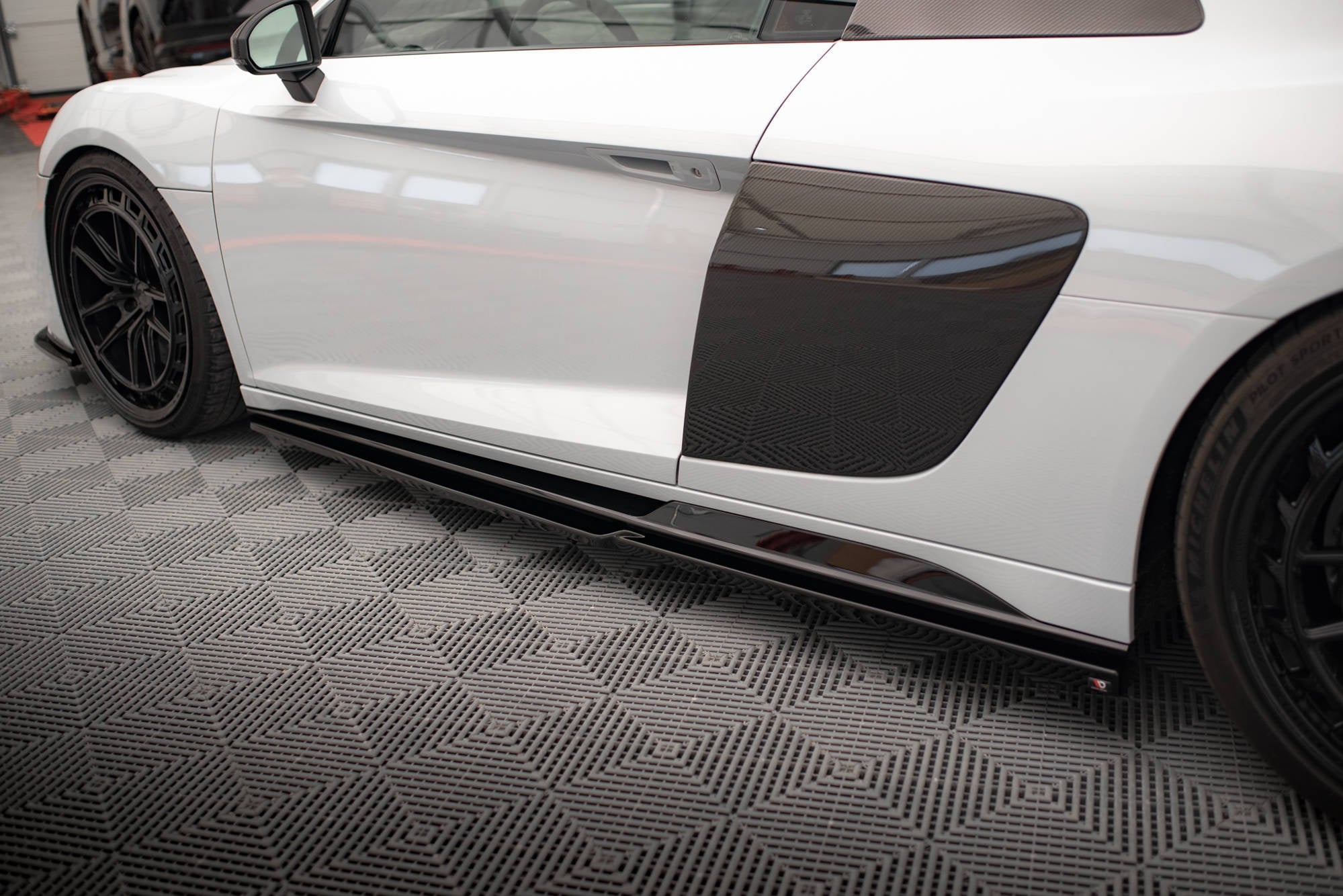 Maxton Design Difusores de taloneras laterales V.2 para Audi R8 Mk2 Facelift - imagen 3