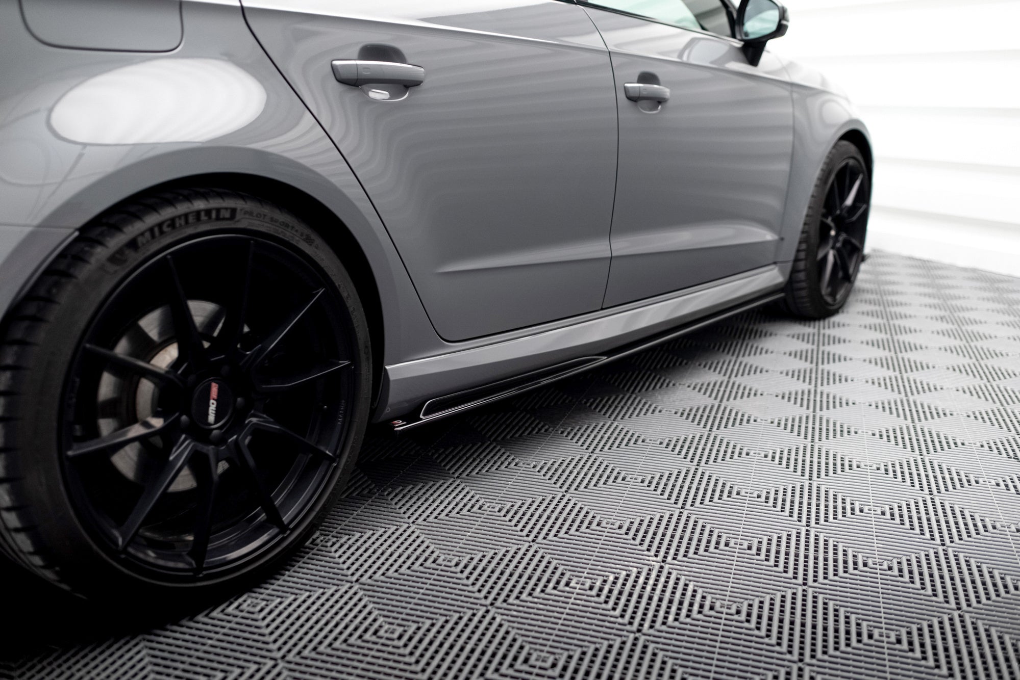 Maxton Design Difusores de taloneras laterales V.2 para Audi RS3 8V Sportback Facelift - imagen 2