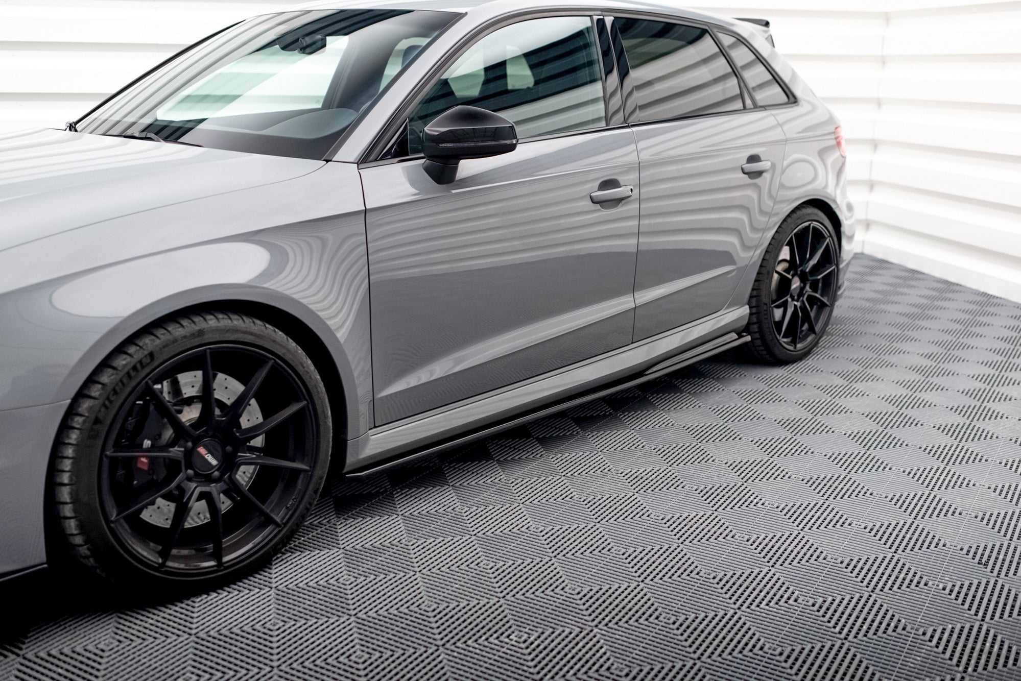 Maxton Design Difusores de taloneras laterales V.2 para Audi RS3 8V Sportback Facelift - imagen 1