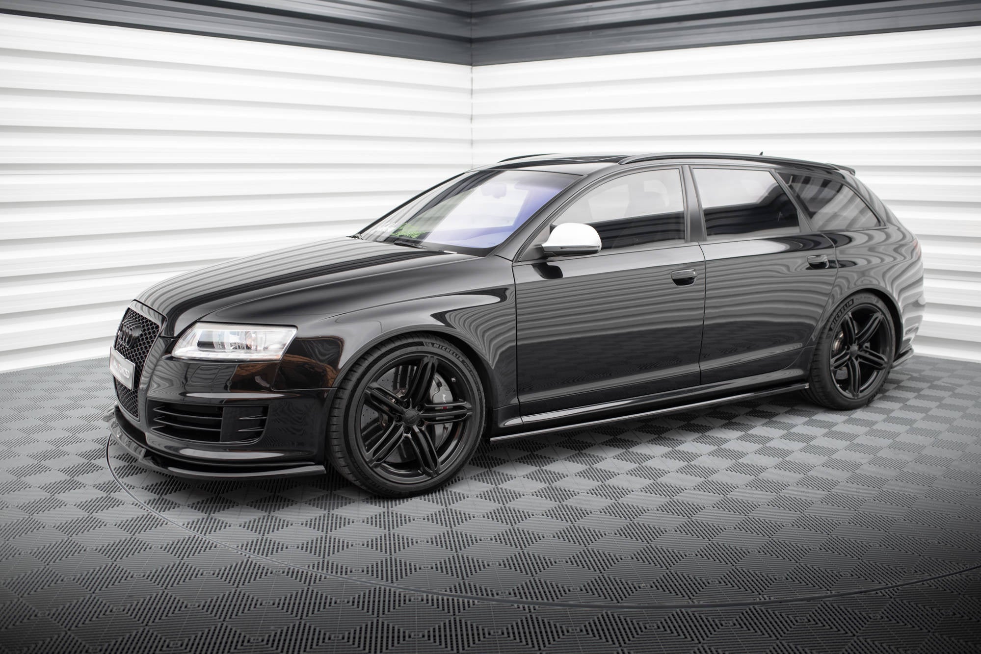 Maxton Design Difusores de taloneras laterales V.2 para Audi RS6 Avant C6 - imagen 2