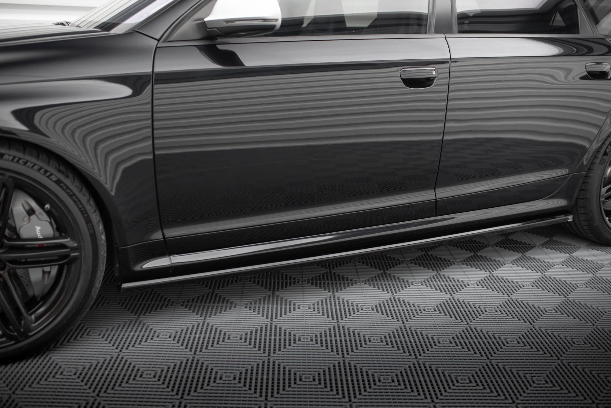 Maxton Design Difusores de taloneras laterales V.2 para Audi RS6 Avant C6 - imagen 1