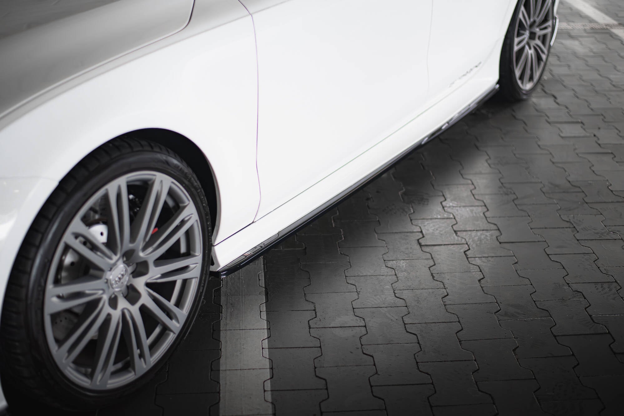 Maxton Design Difusores de taloneras laterales V.2 para Audi RS7 C7 - imagen 1