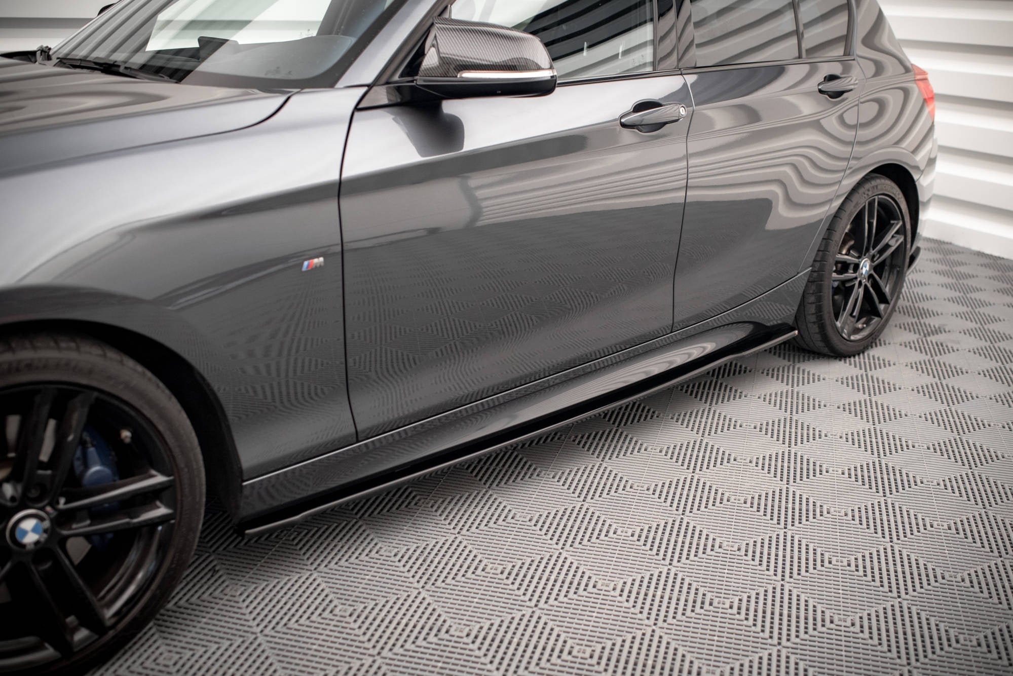 Maxton Design Difusores de taloneras laterales V.2 para BMW 1 M135i / M140i / M-Pack F20 - imagen 1
