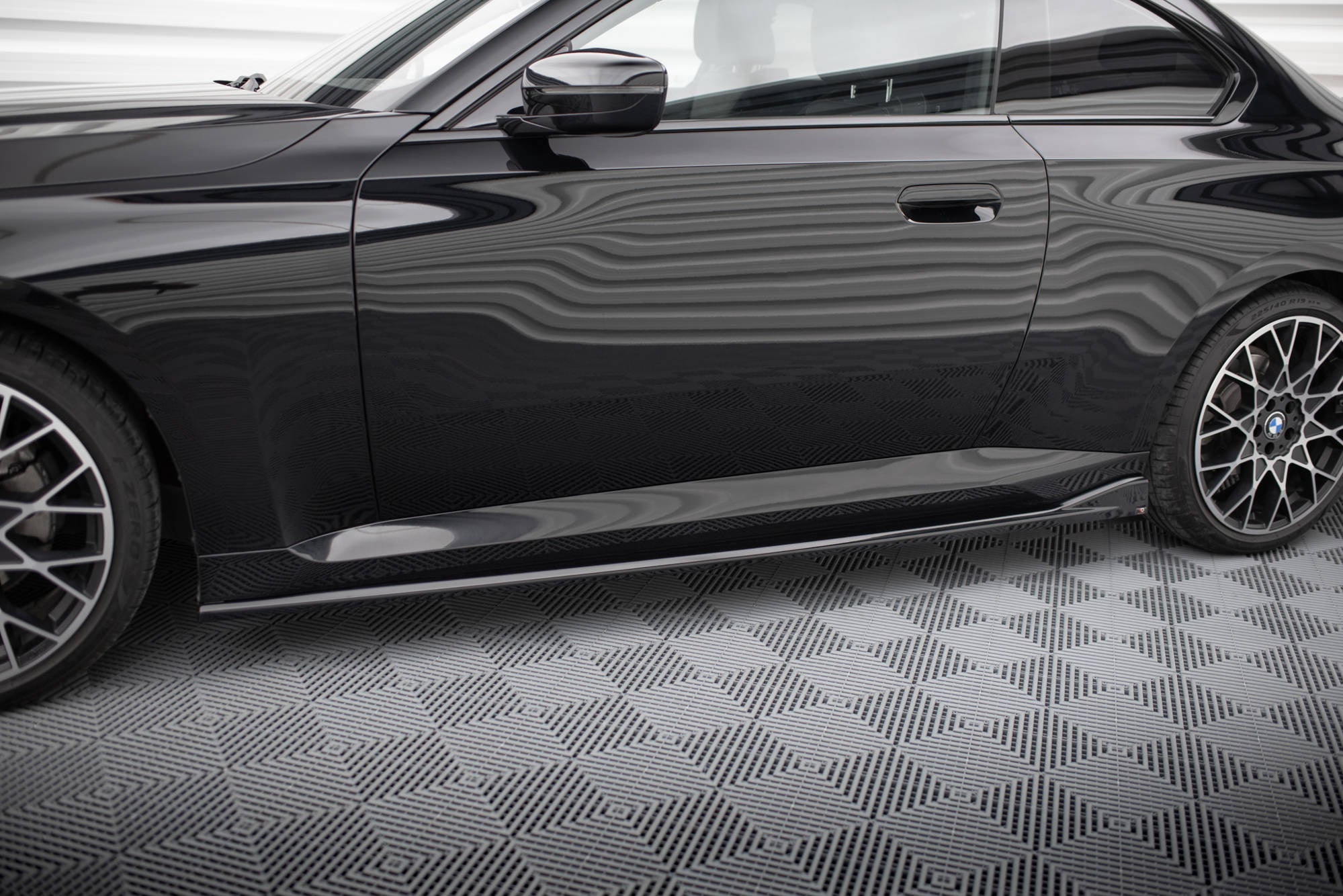Maxton Design Difusores de taloneras laterales V.2 para BMW 2 Coupe G42 - imagen 3
