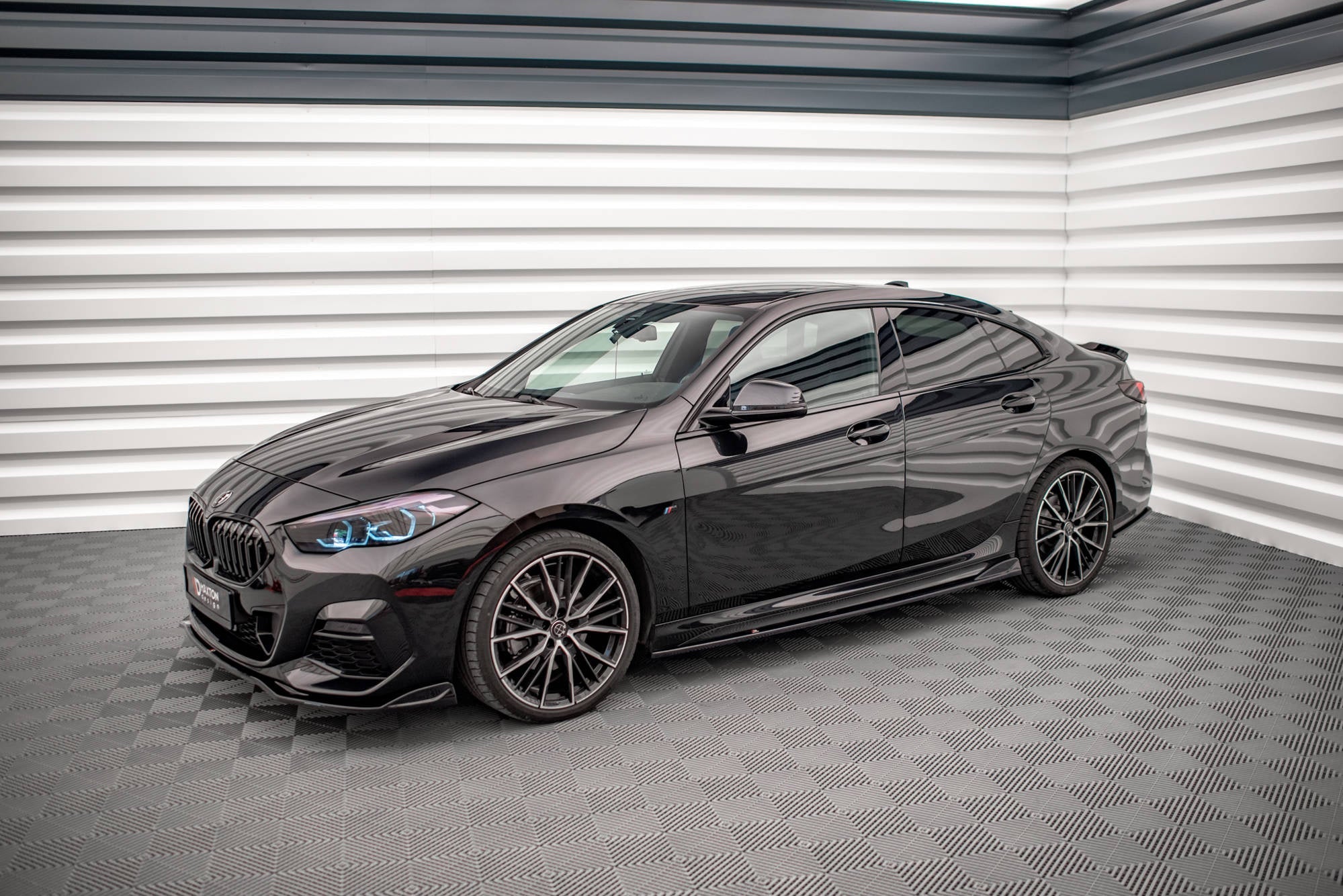 Maxton Design Difusores de taloneras laterales V.2 para BMW 2 Gran Coupe M-Pack / M235i F44 - imagen 2
