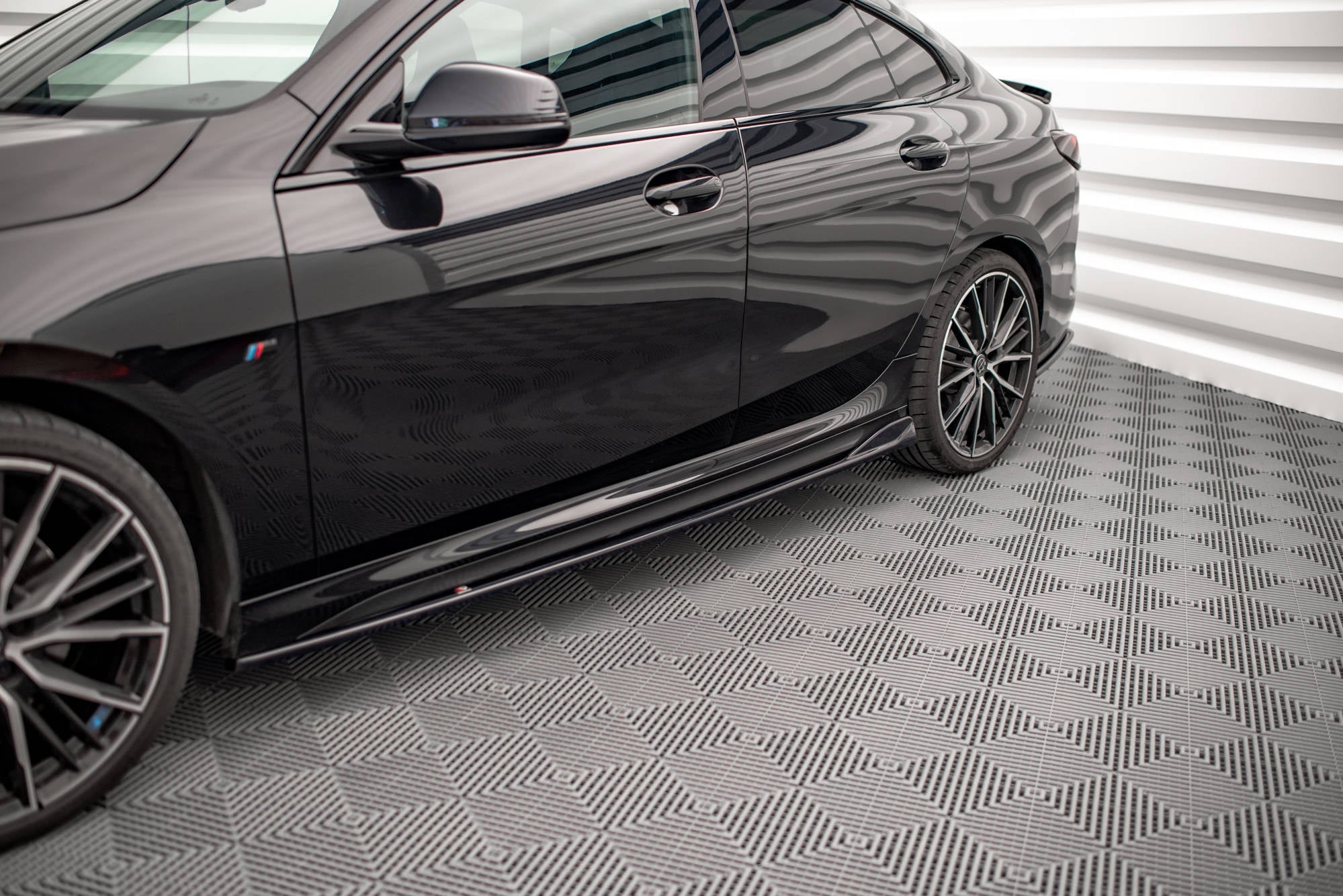 Maxton Design Difusores de taloneras laterales V.2 para BMW 2 Gran Coupe M-Pack / M235i F44 - imagen 1