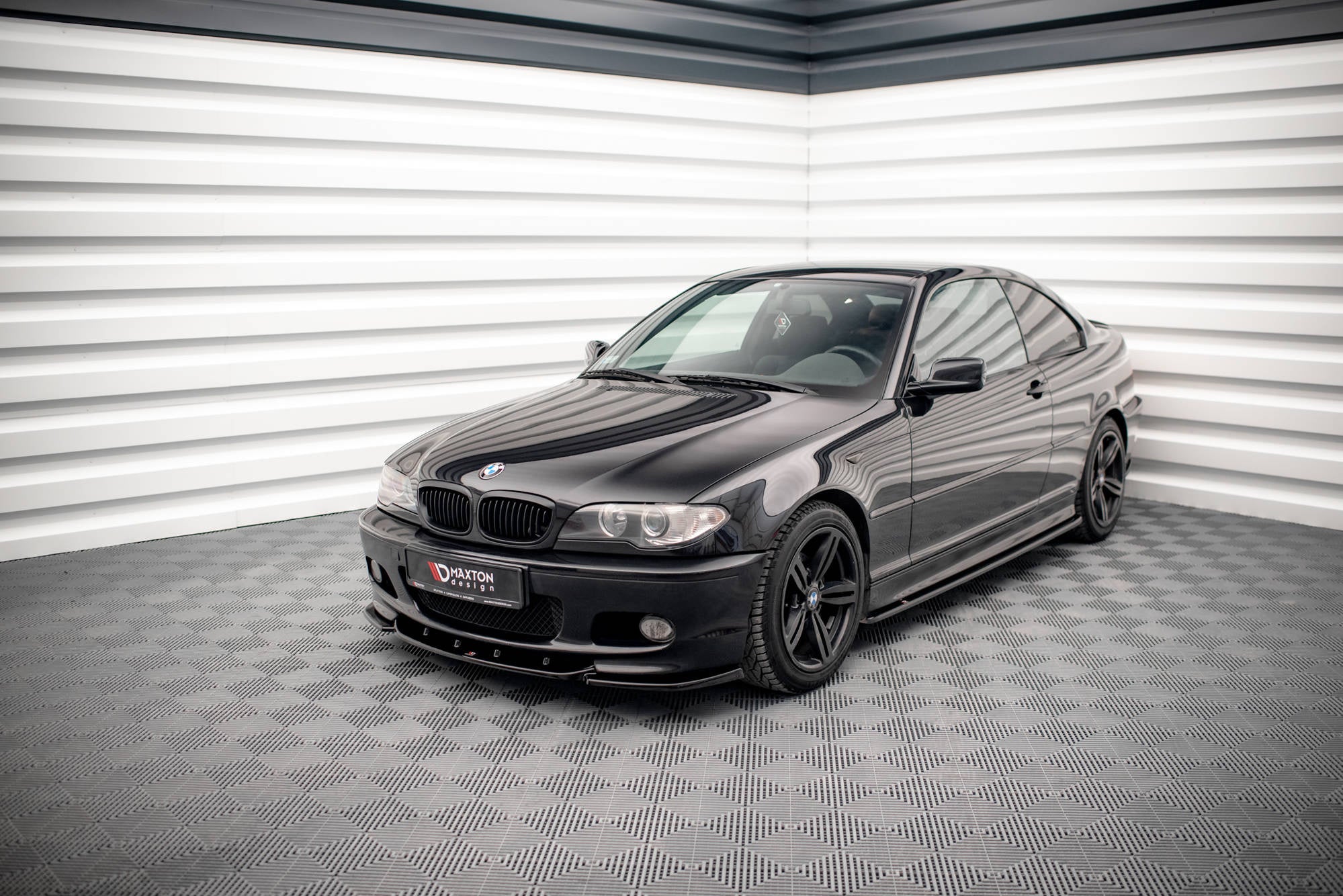 Maxton Design Difusores de taloneras laterales V.2 para BMW 3 Coupe M-Pack E46 - imagen 2