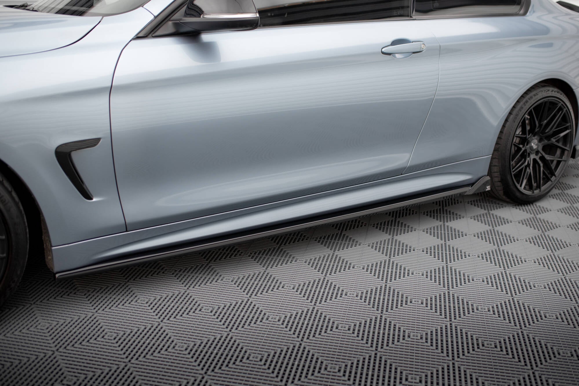 Maxton Design Difusores de taloneras laterales V.2 para BMW 4 Coupe / Gran Coupe / Cabrio M-Pack F32 / F36 / F33 - imagen 1
