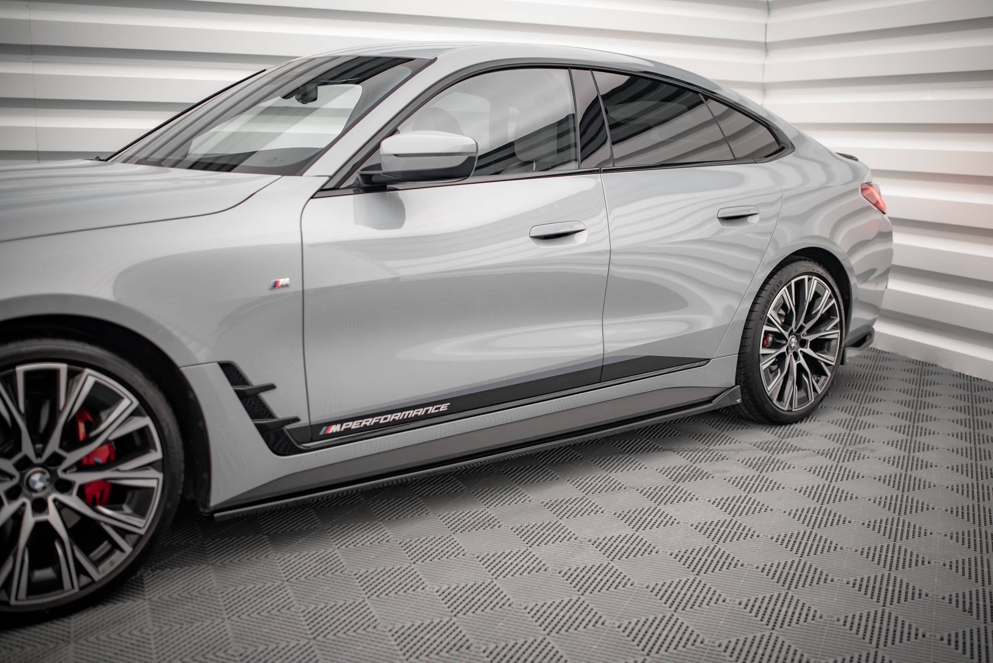 Maxton Design Difusores de taloneras laterales V.2 para BMW 4 Gran Coupe M-Pack / M440i G26 - imagen 1