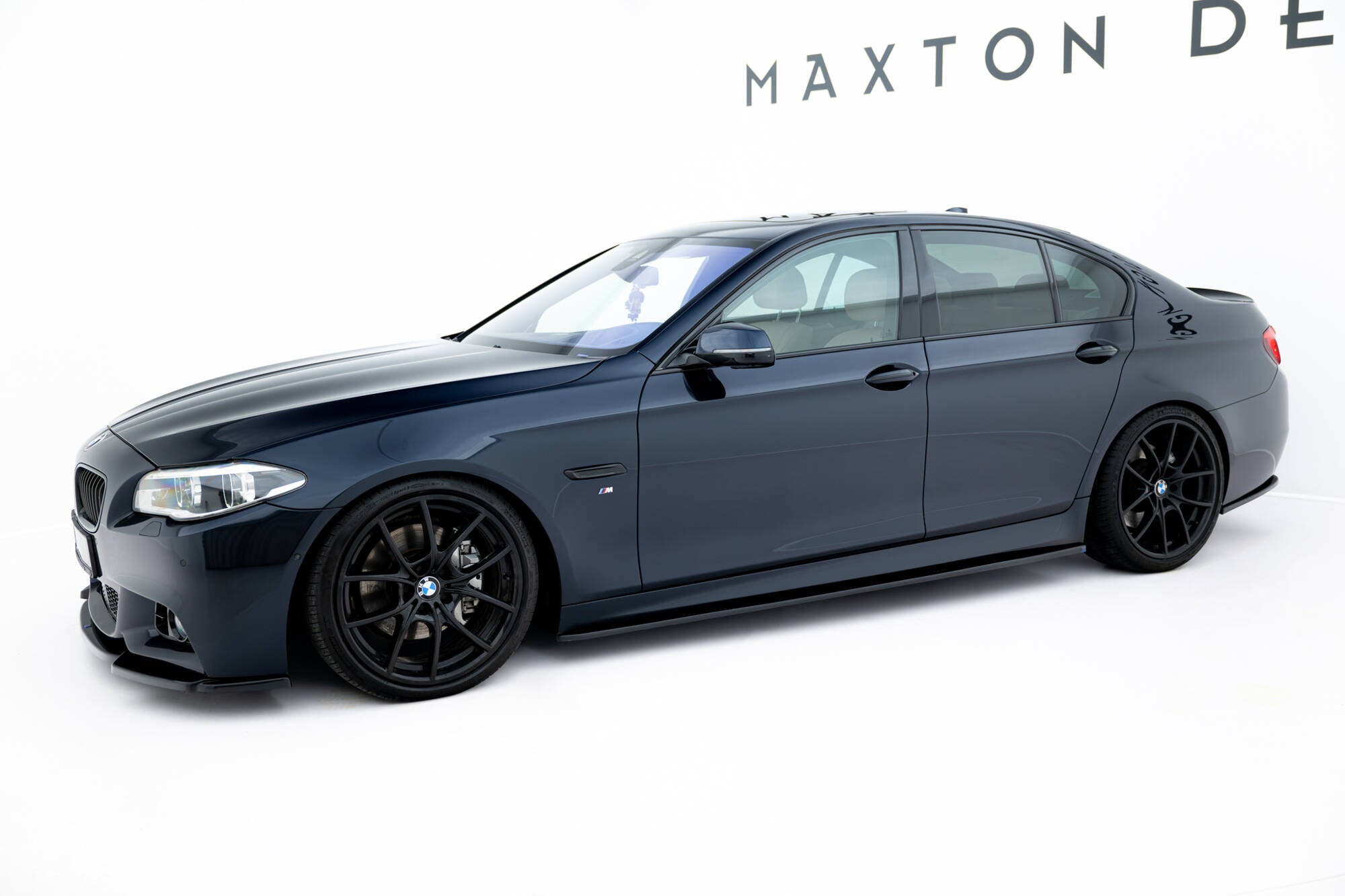 Maxton Design Difusores de taloneras laterales V.2 para BMW 5 F10/F11 M-Pack / M5 - imagen 2
