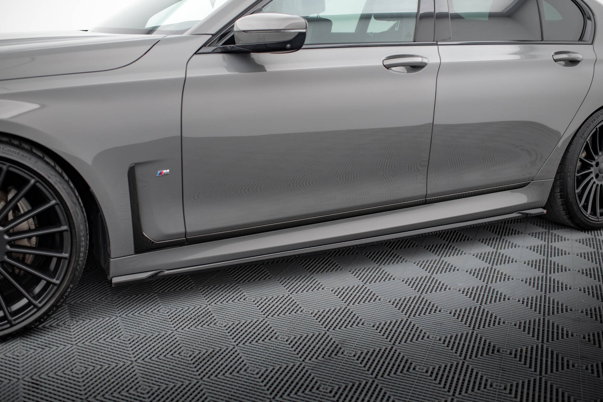 Maxton Design Difusores de taloneras laterales V.2 para BMW 7 M-Pack G11 - imagen 1