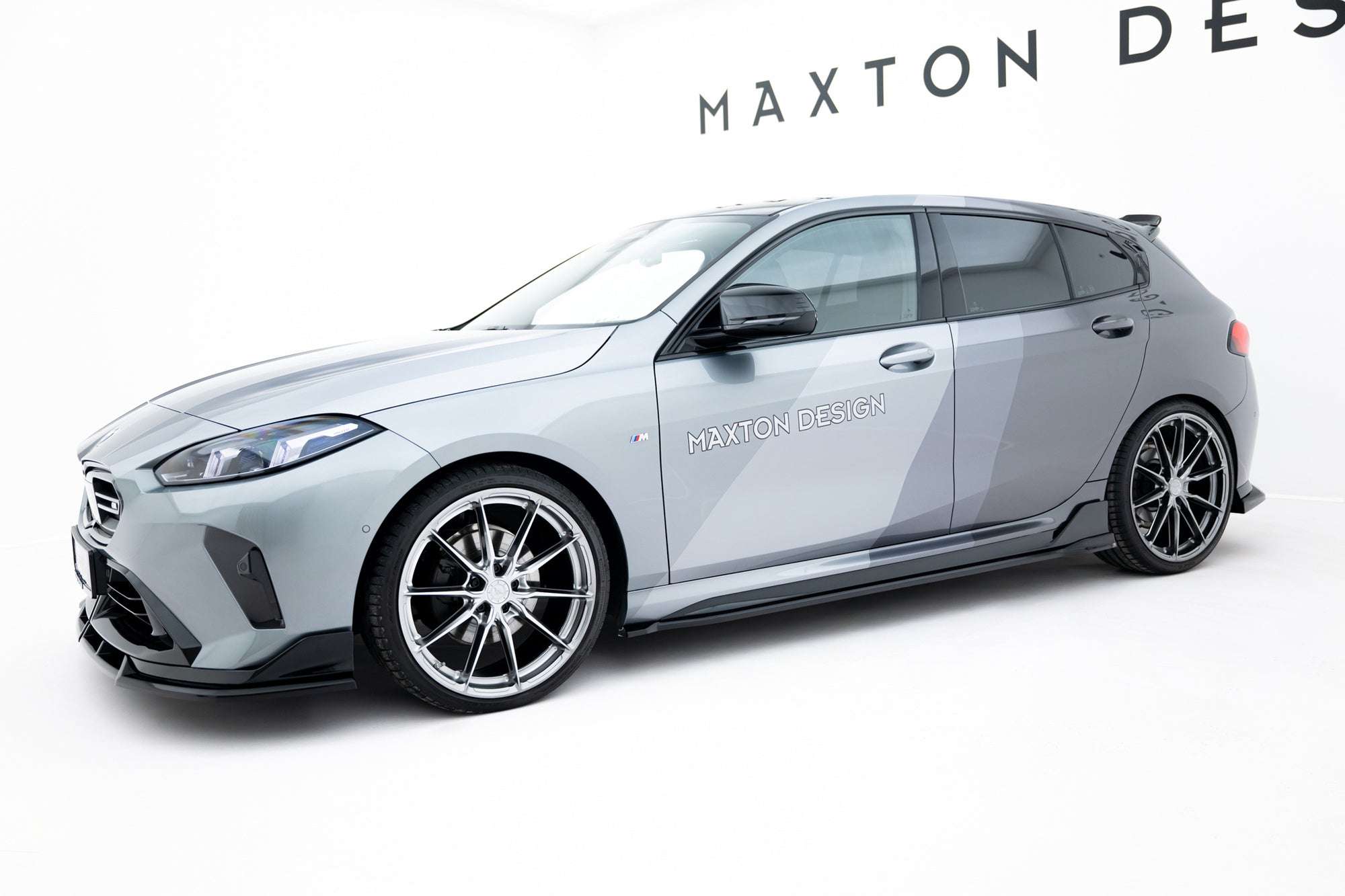 Maxton Design Difusores de taloneras laterales V.2 para BMW M135i M Performance F70 - imagen 2