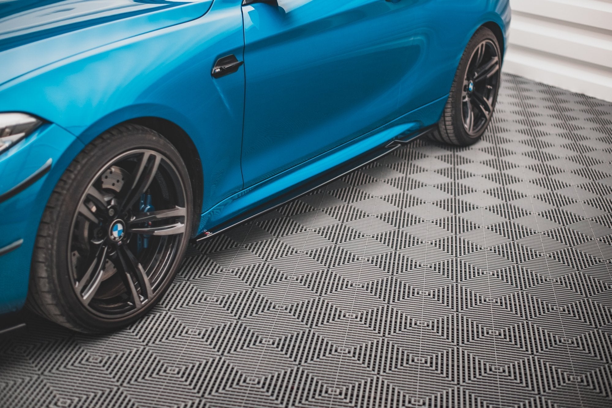 Maxton Design Difusores de taloneras laterales V.2 para BMW M2 F87 - imagen 1