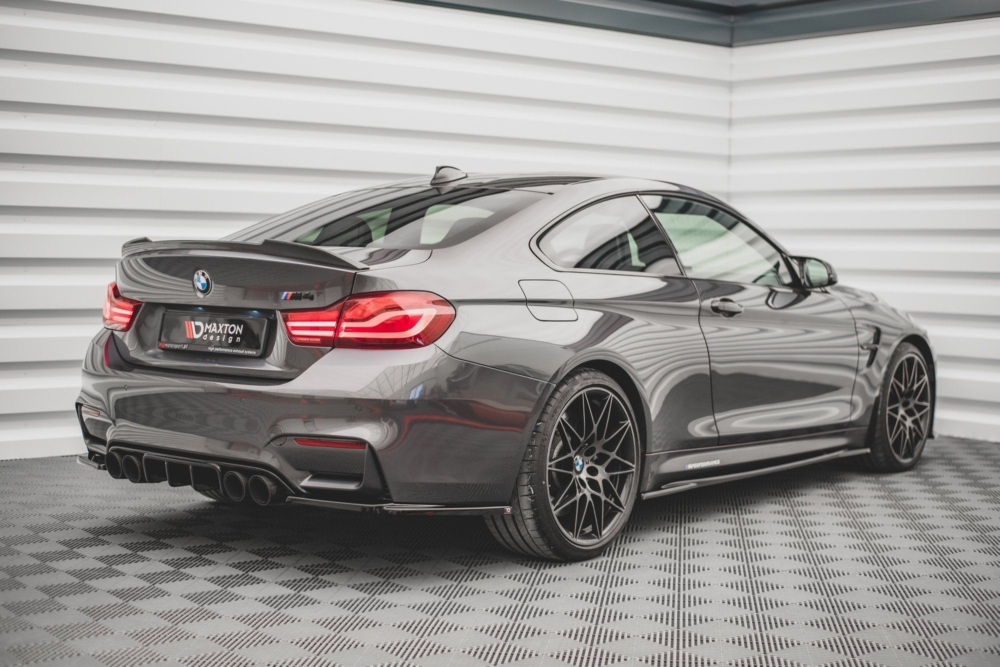 Maxton Design Difusores de taloneras laterales V.2 para BMW M4 F82 - imagen 2