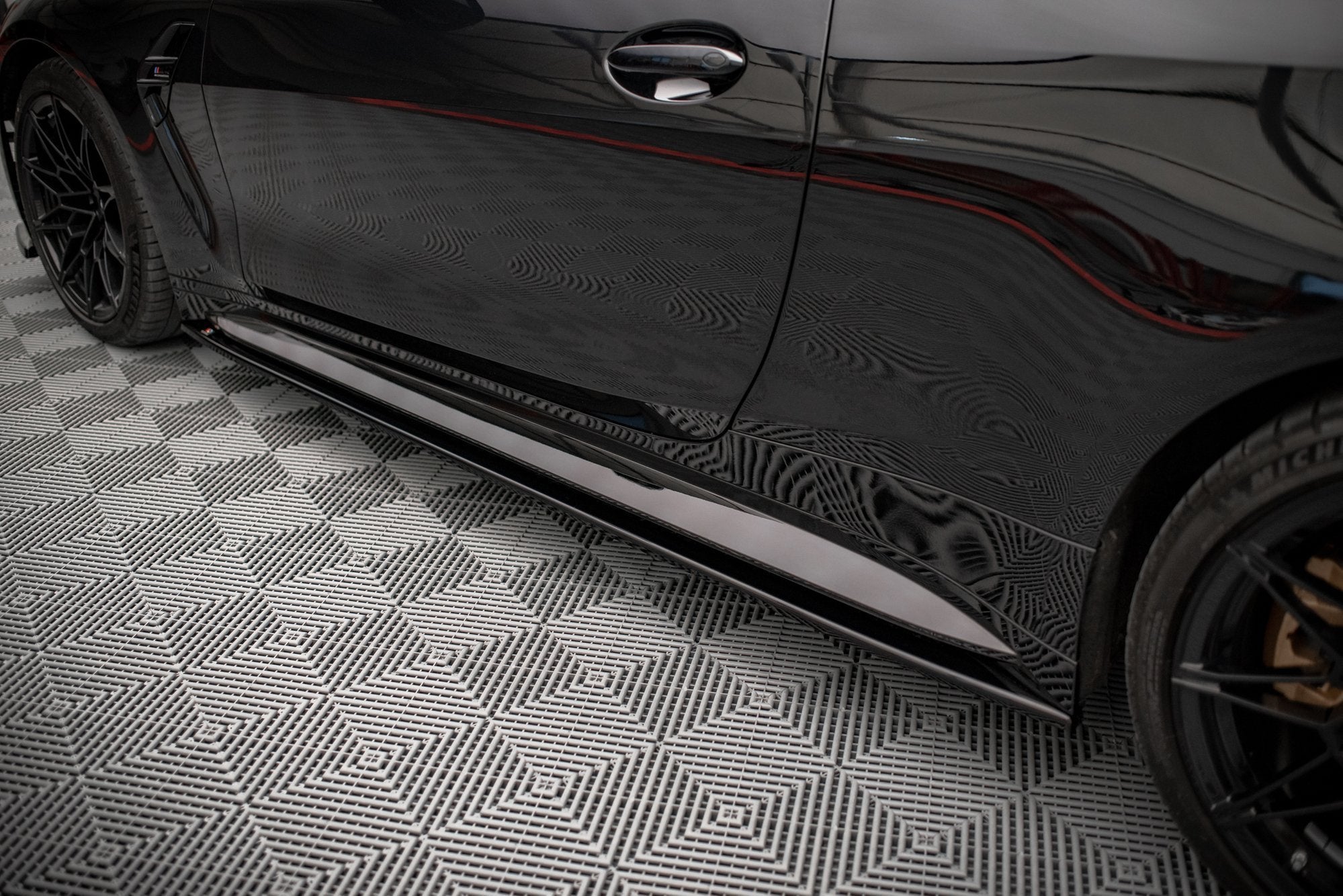 Maxton Design Difusores de taloneras laterales V.2 para BMW M4 G82 / G82 Facelift - imagen 1