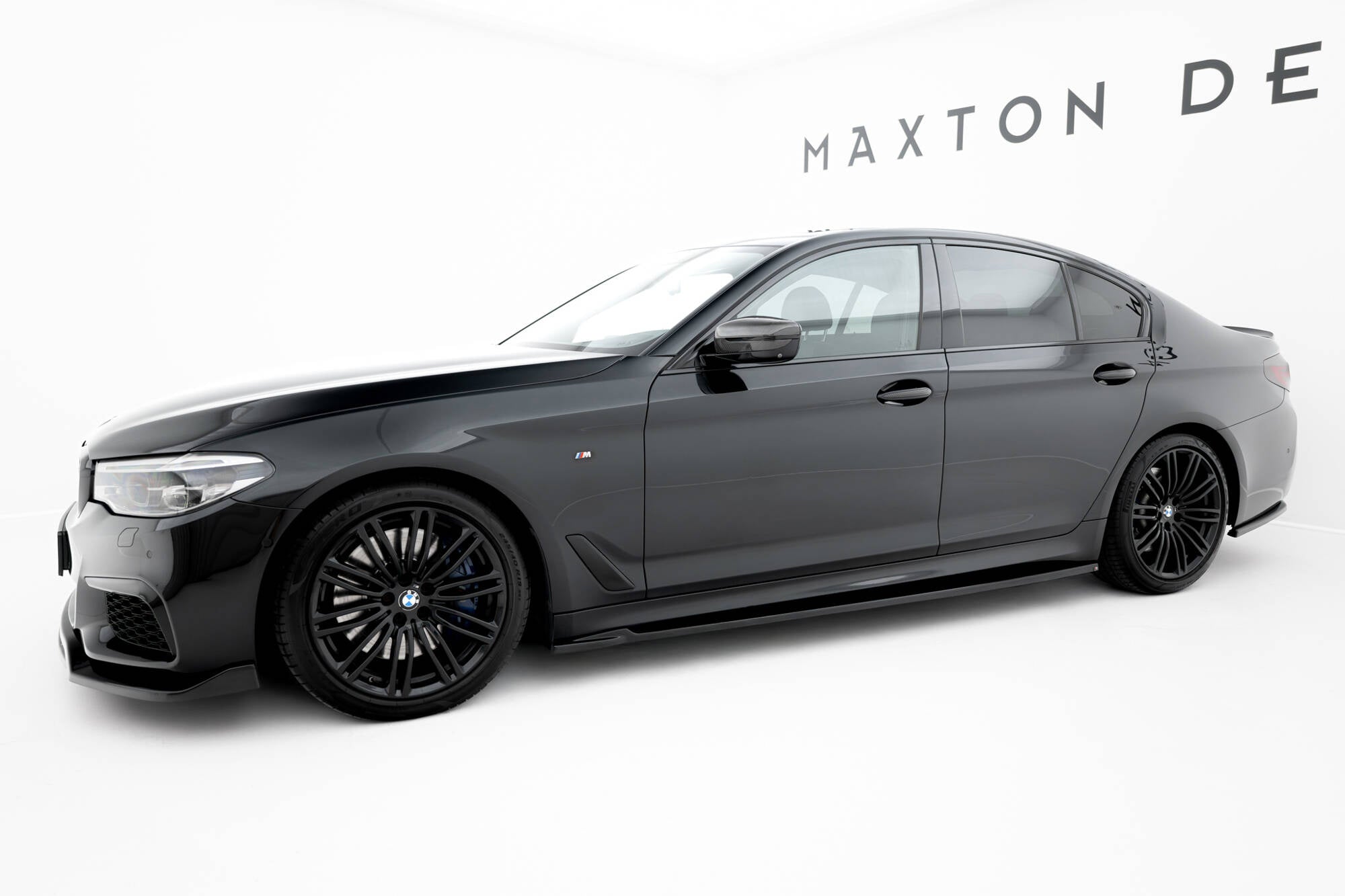 Maxton Design Difusores de taloneras laterales V.2 para BMW M550i / M550d Sedan / Touring G30 / G30 Facelift - imagen 2